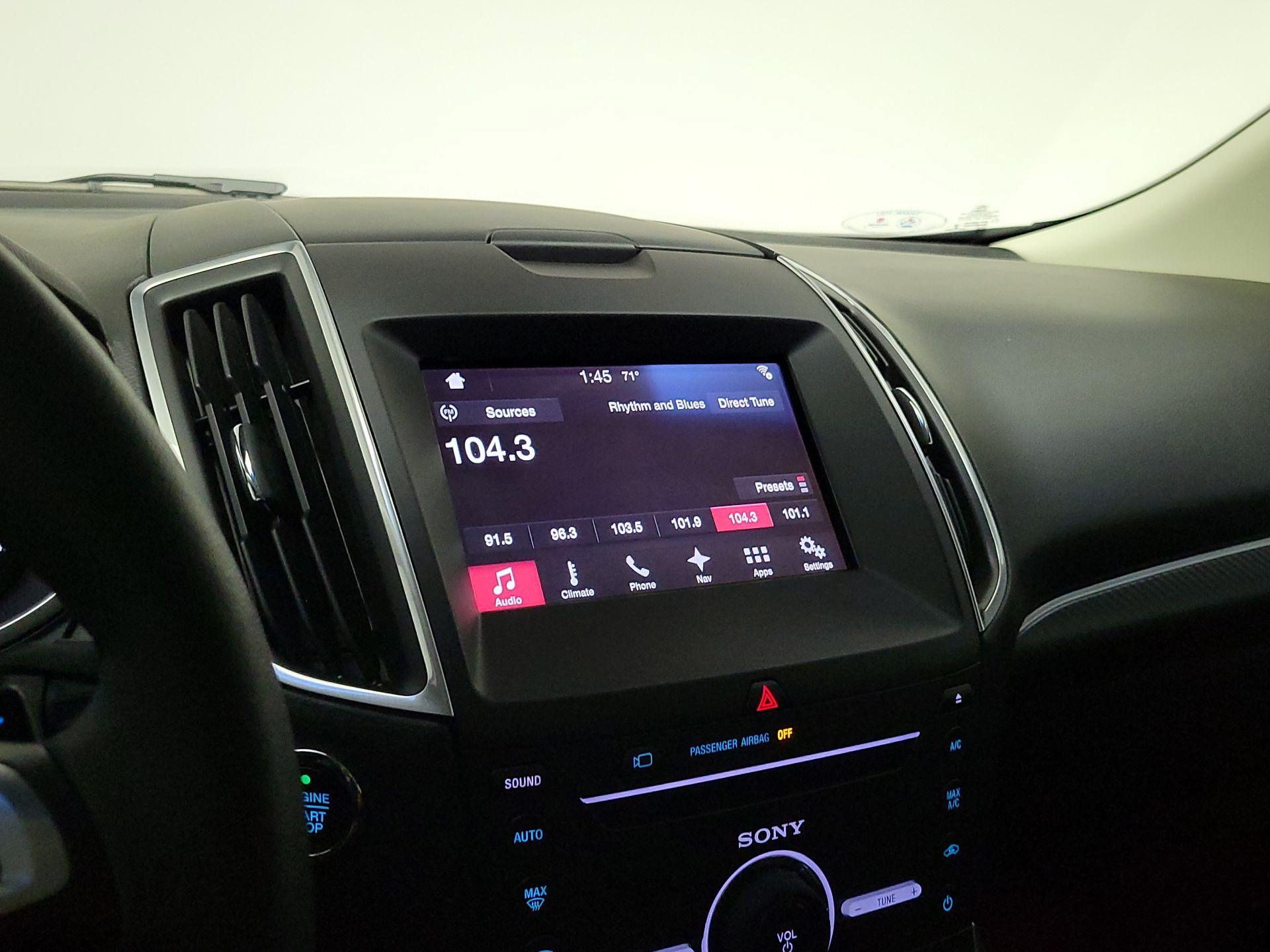Thumbnail: 2016 Ford Edge - 16