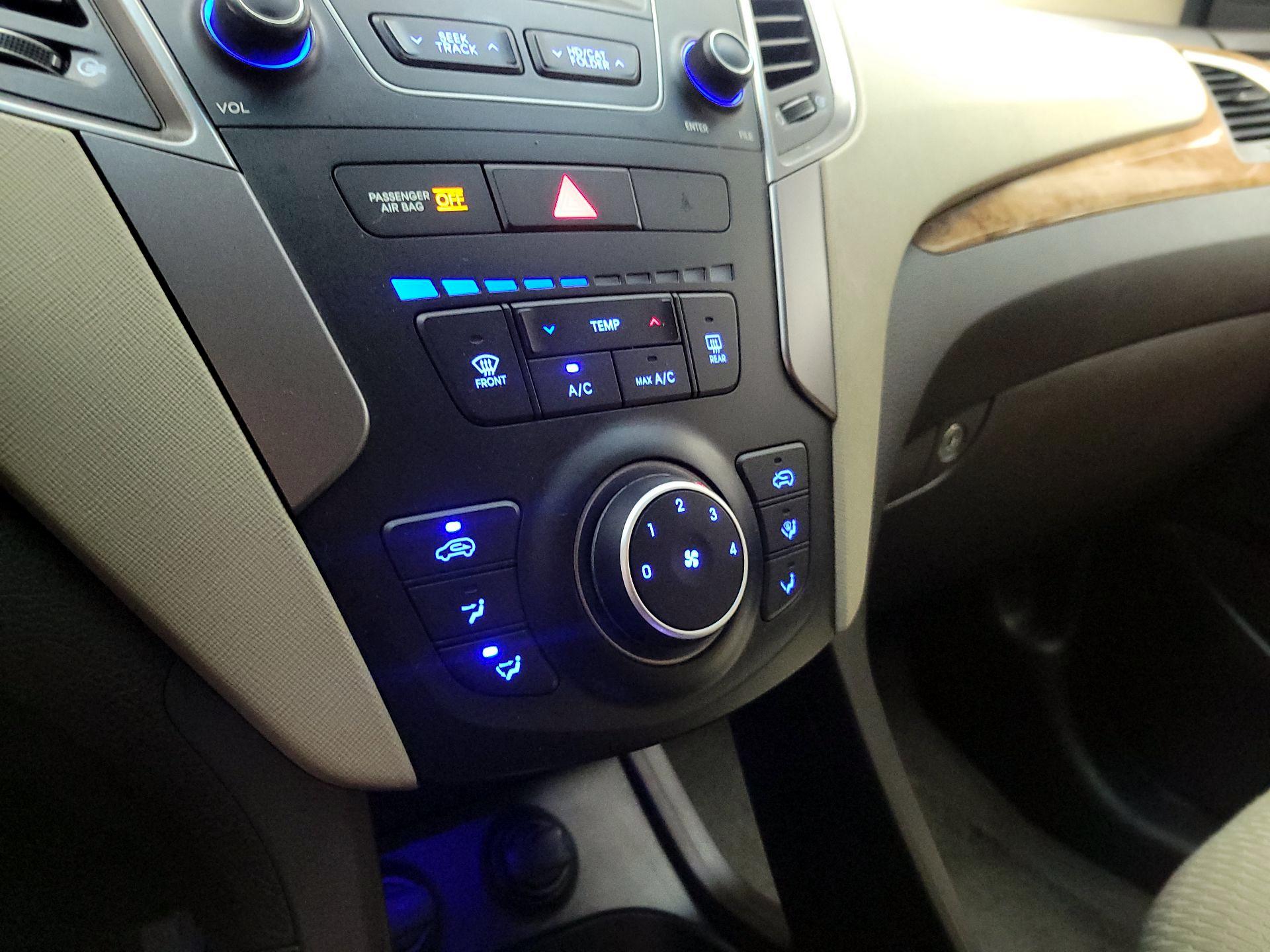 Thumbnail: 2016 Hyundai Santa Fe - 16
