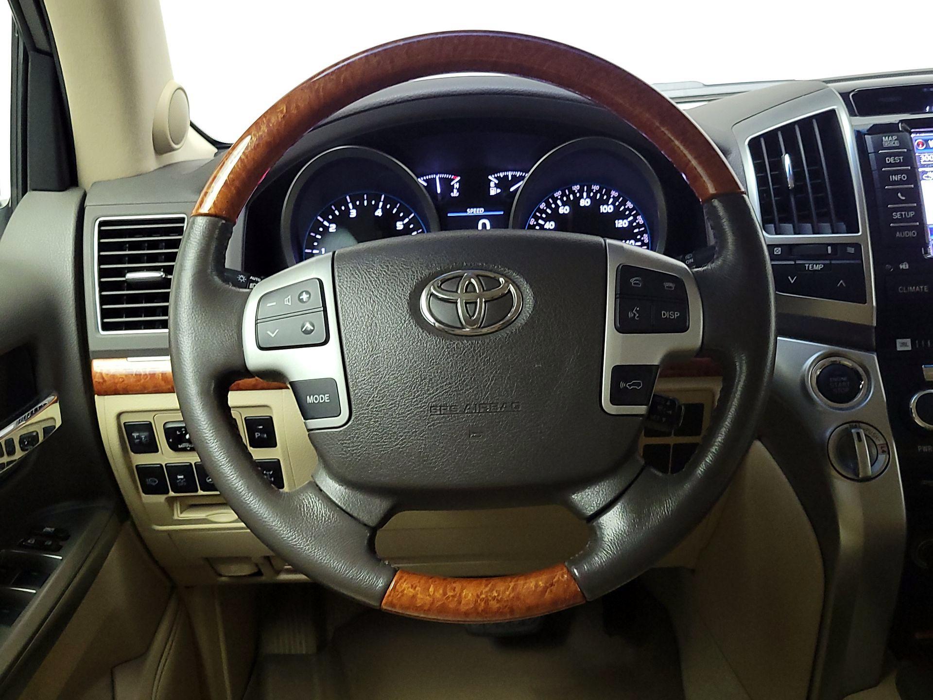 Thumbnail: 2014 Toyota Land Cruiser - 10