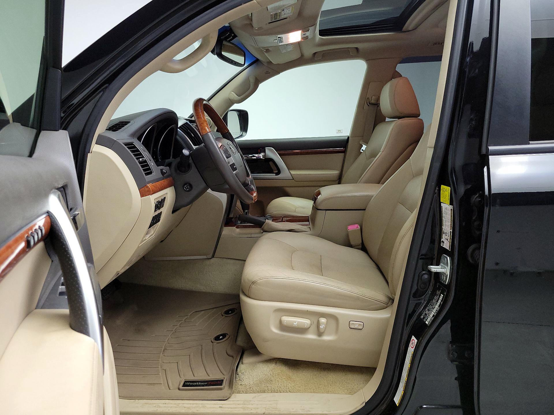 Thumbnail: 2014 Toyota Land Cruiser - 11