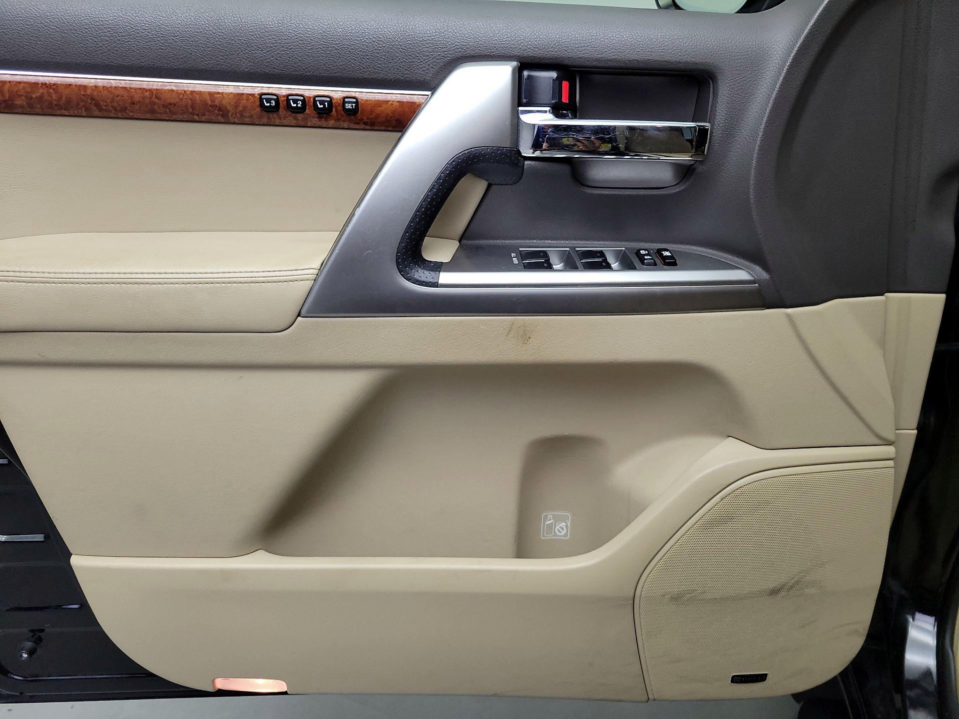 Thumbnail: 2014 Toyota Land Cruiser - 12