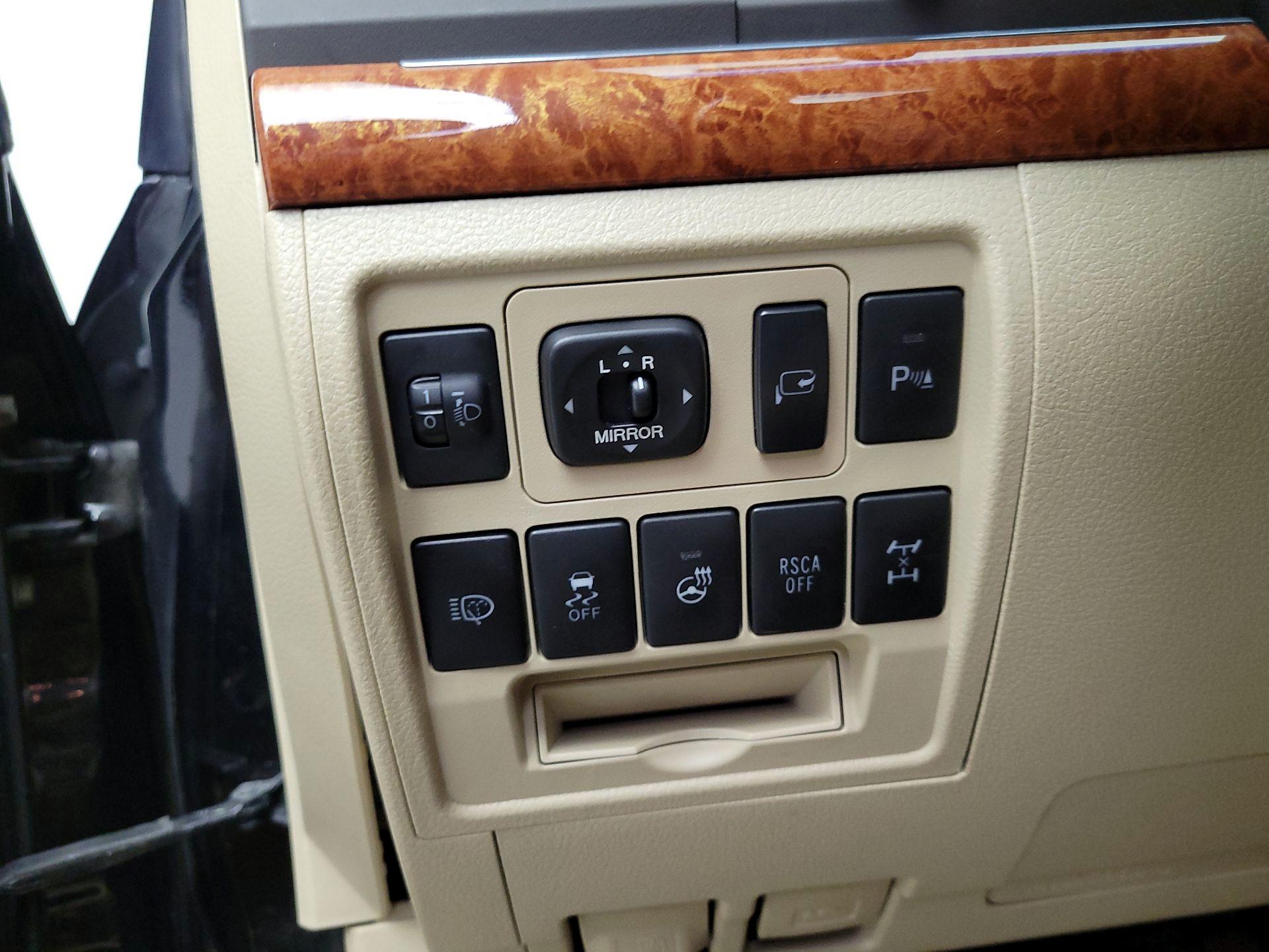 Thumbnail: 2014 Toyota Land Cruiser - 13
