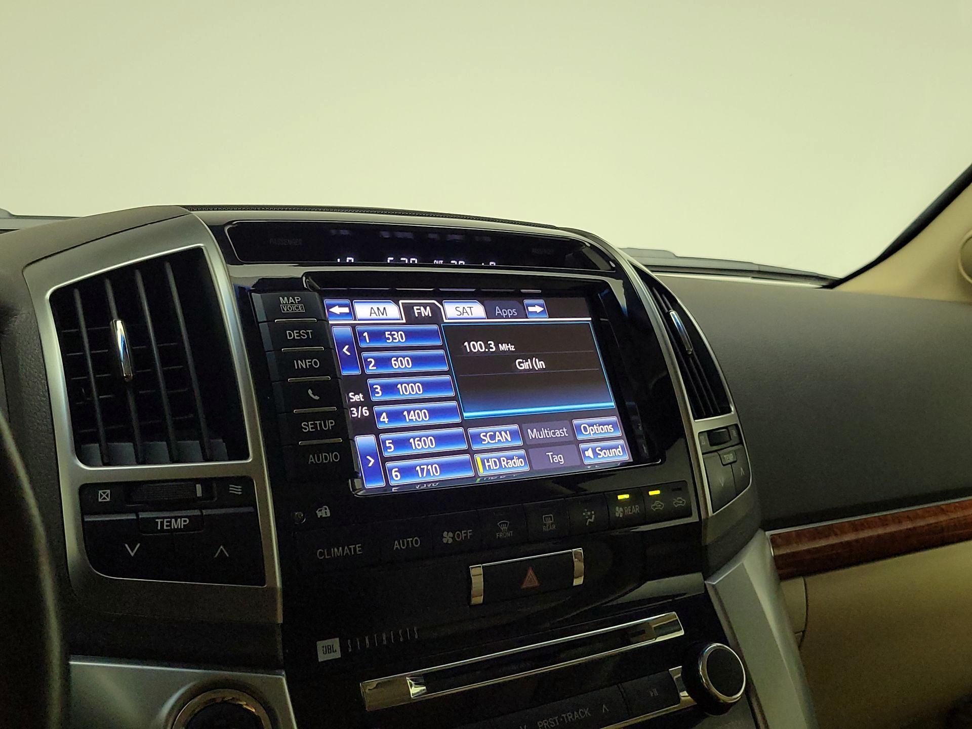 Thumbnail: 2014 Toyota Land Cruiser - 16