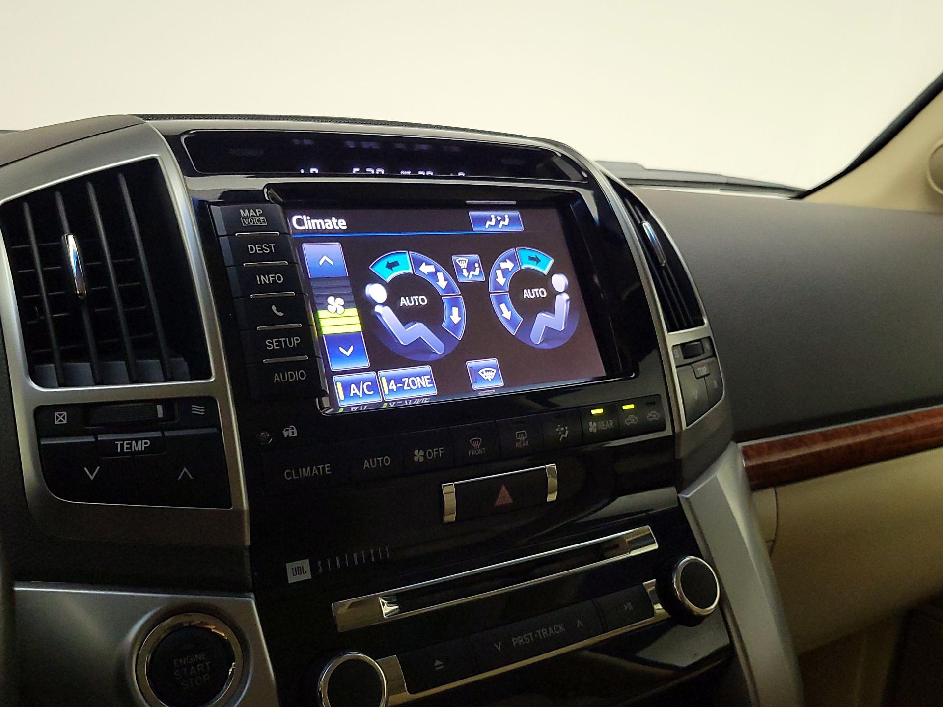 Thumbnail: 2014 Toyota Land Cruiser - 17