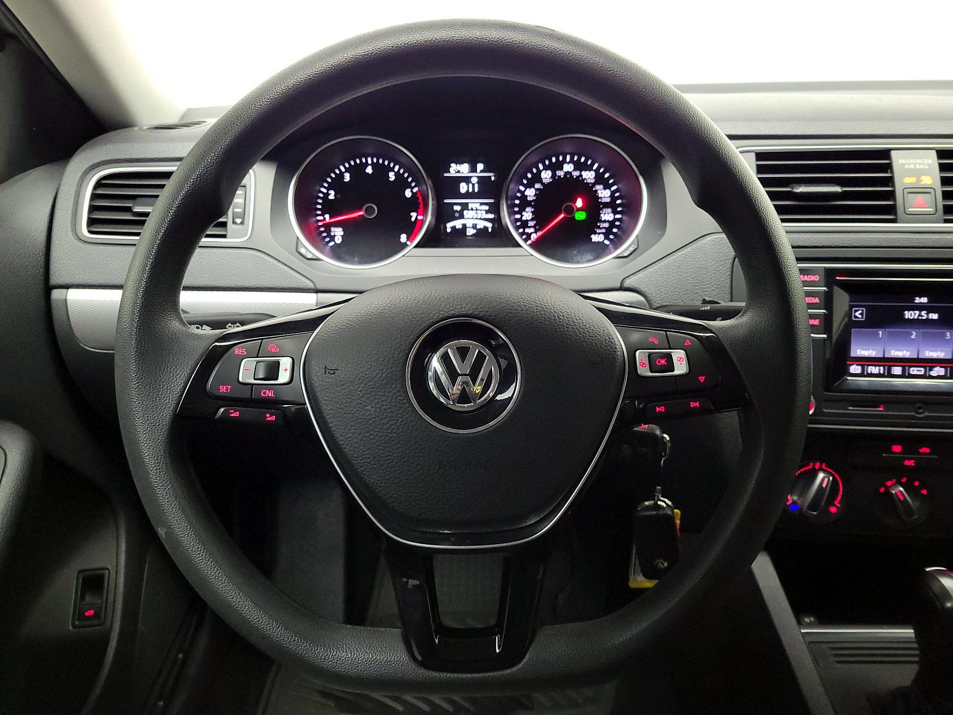 Thumbnail: 2017 Volkswagen Jetta - 10
