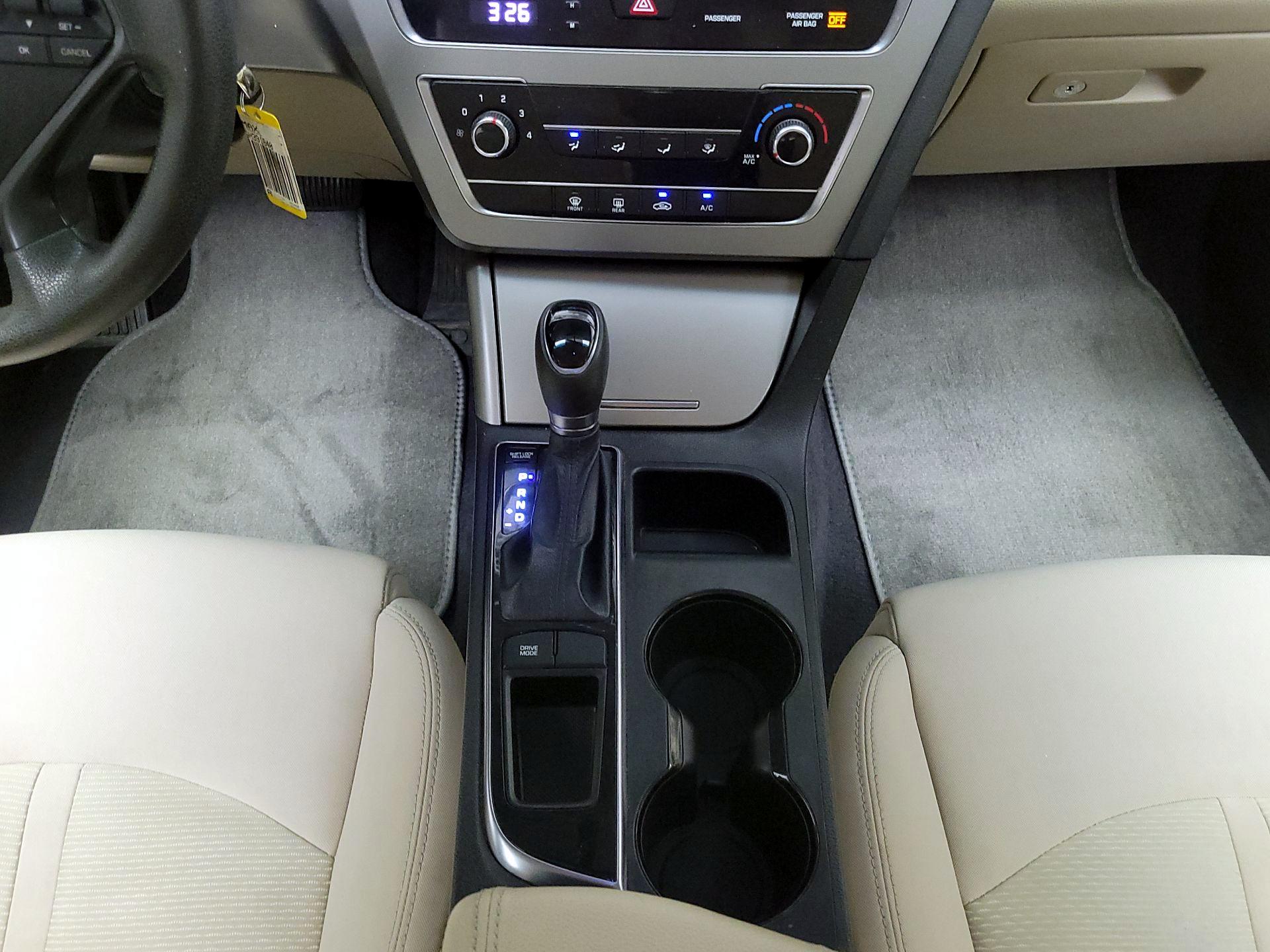 Thumbnail: 2016 Hyundai Sonata - 16