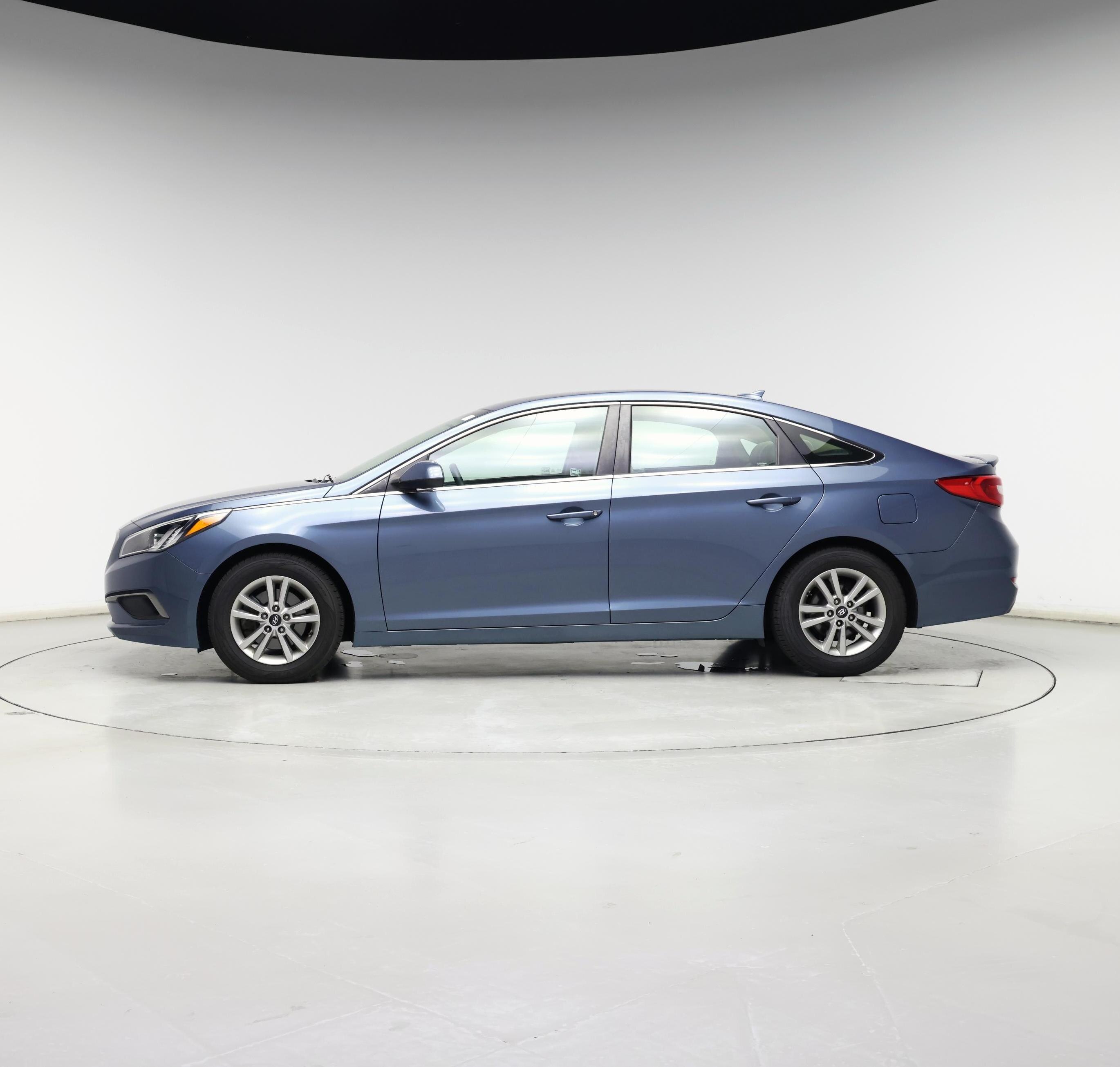 Thumbnail: 2016 Hyundai Sonata - 3