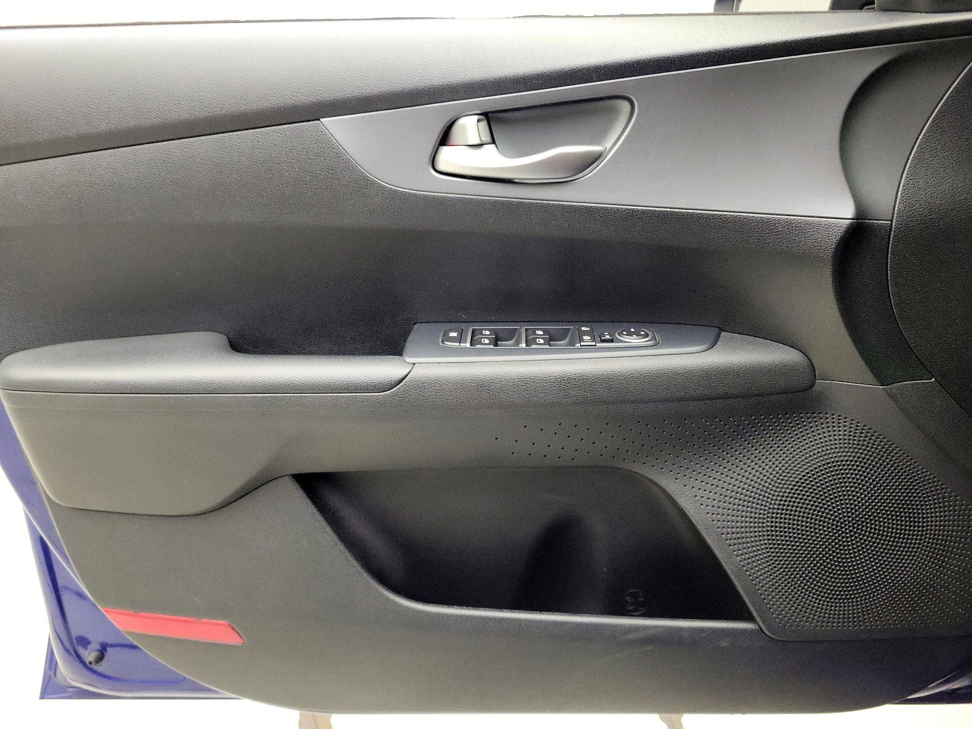 Thumbnail: 2020 Kia Forte - 12