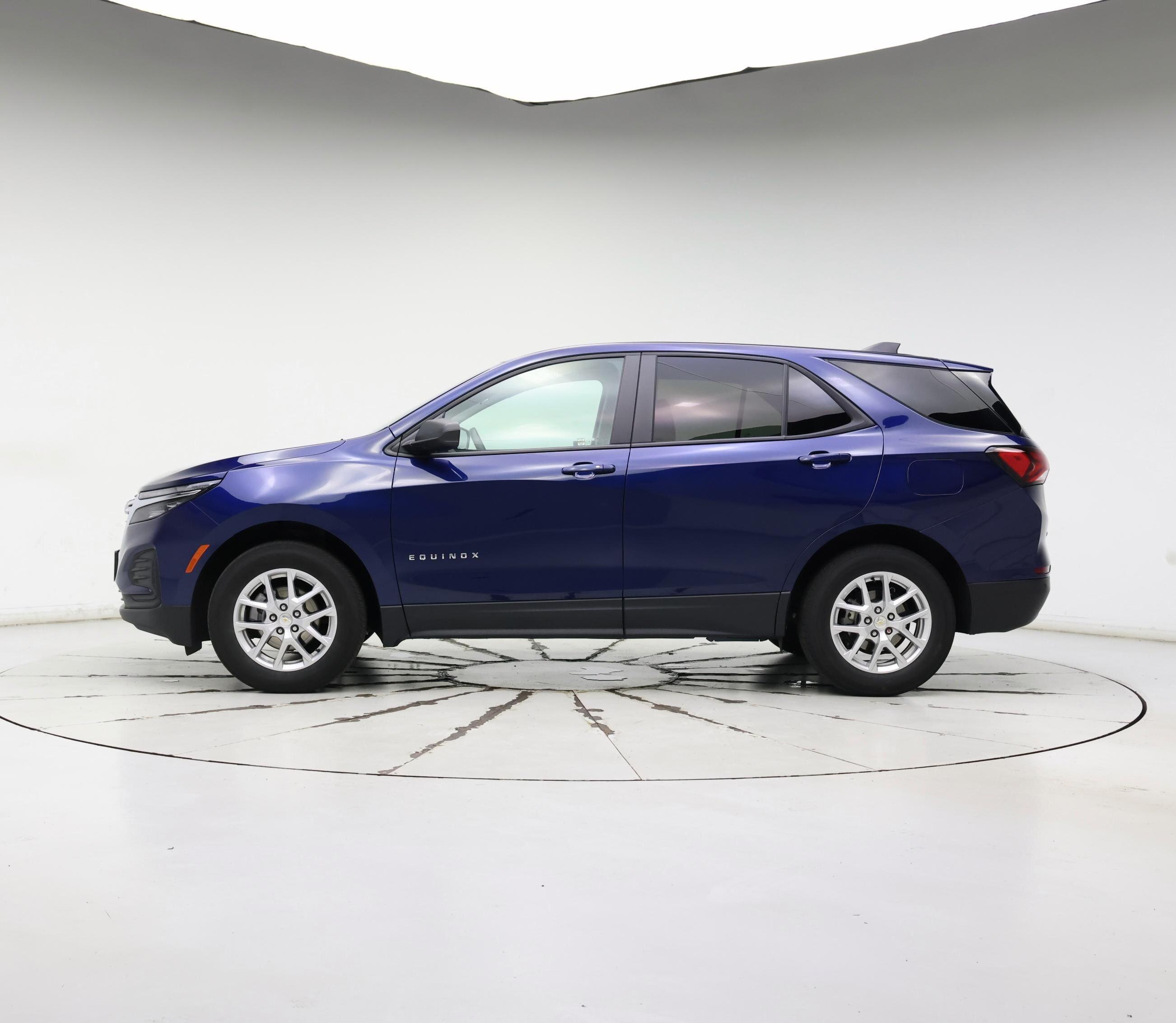 Thumbnail: 2022 Chevrolet Equinox - 3