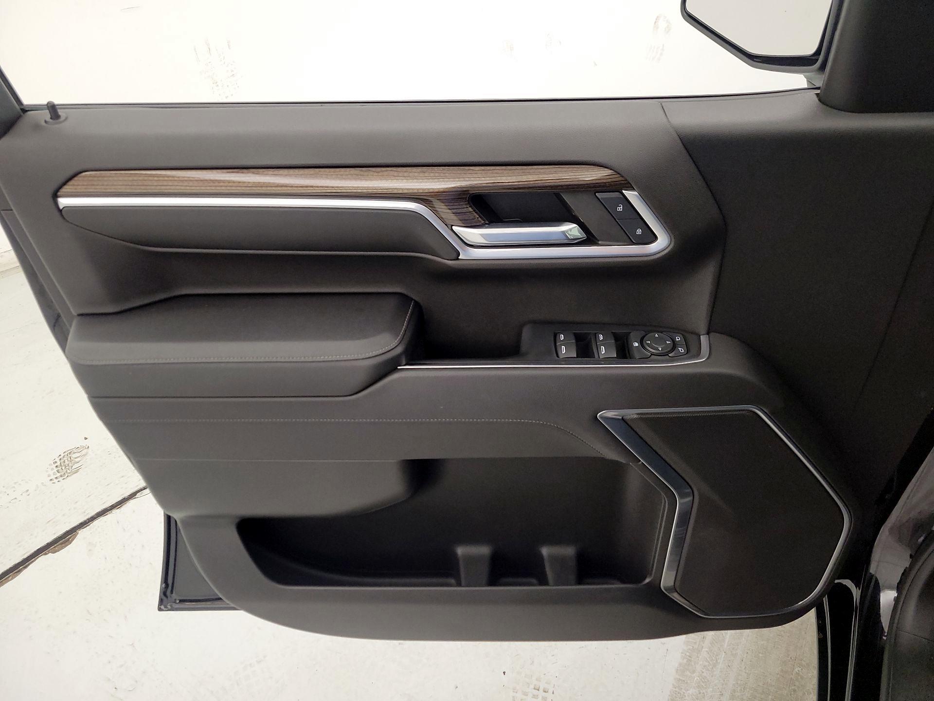 Thumbnail: 2022 Chevrolet Silverado 1500 - 12
