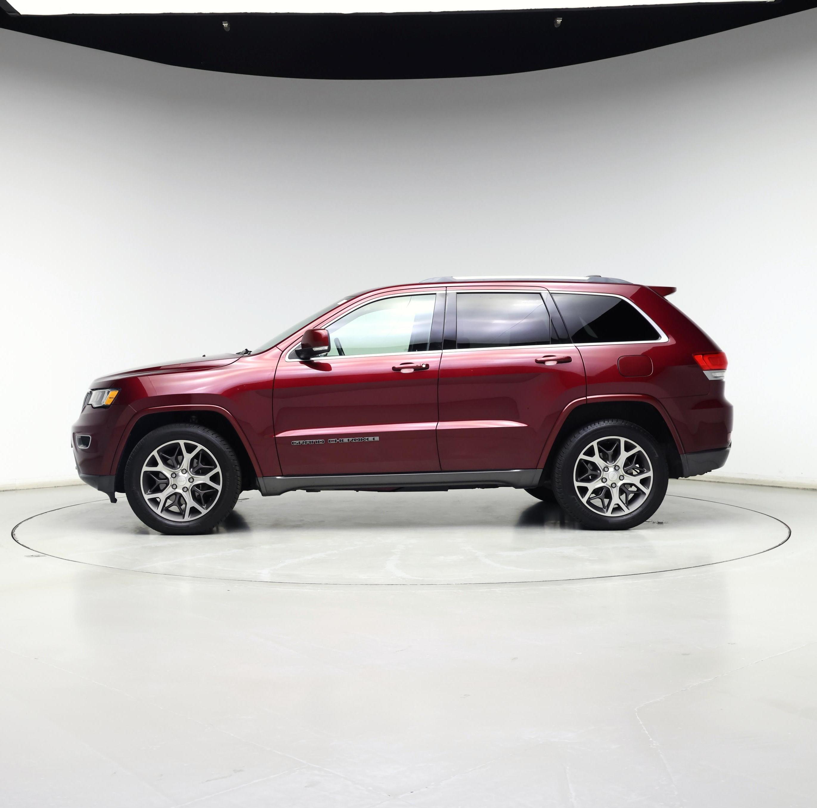 Thumbnail: 2018 Jeep Grand Cherokee - 3