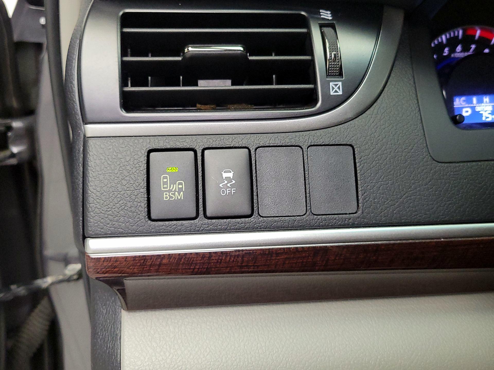 Thumbnail: 2014 Toyota Camry - 13