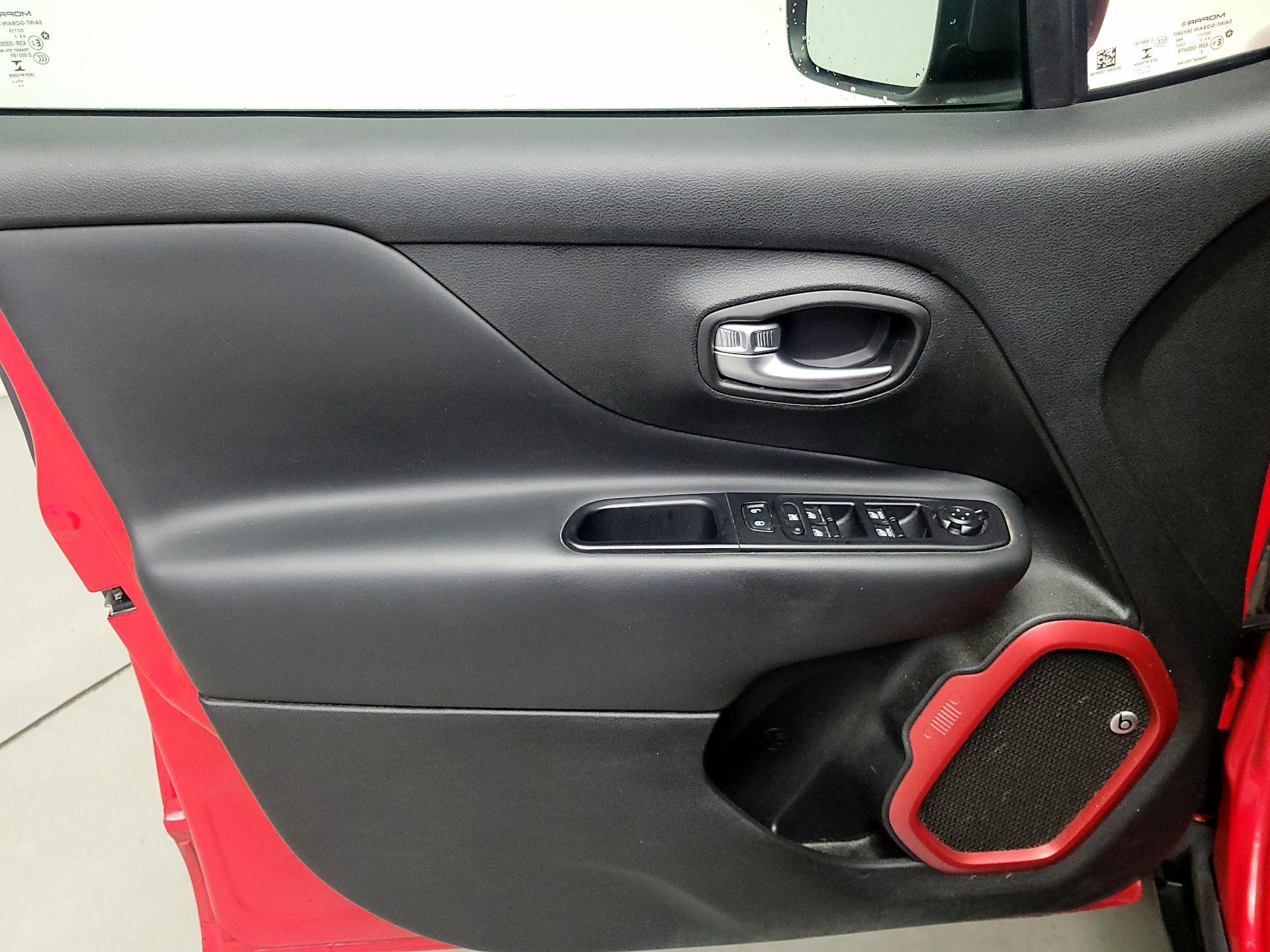 Thumbnail: 2018 Jeep Renegade - 12