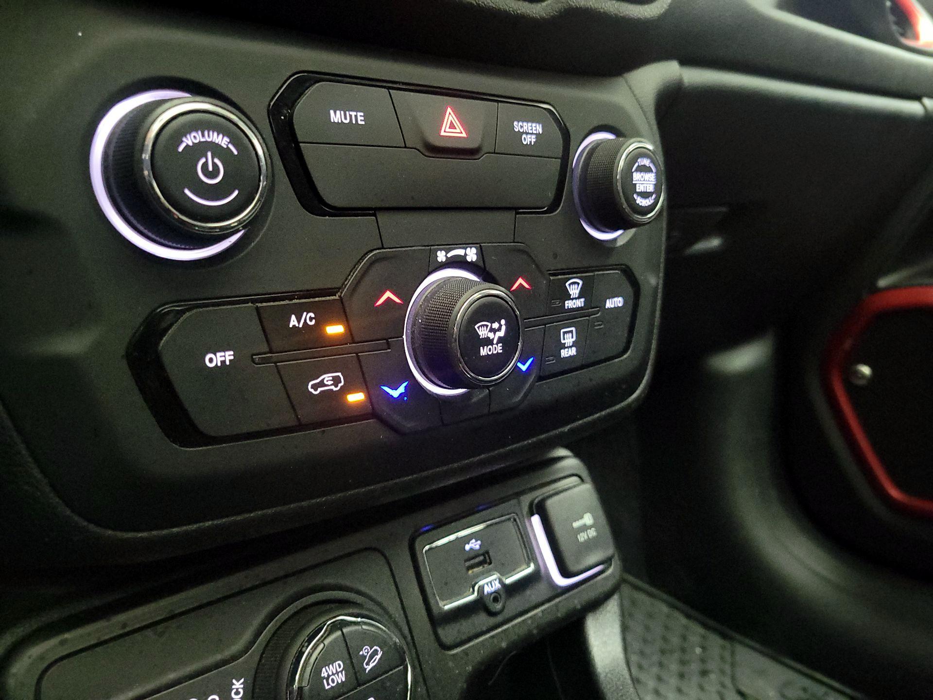 Thumbnail: 2018 Jeep Renegade - 16