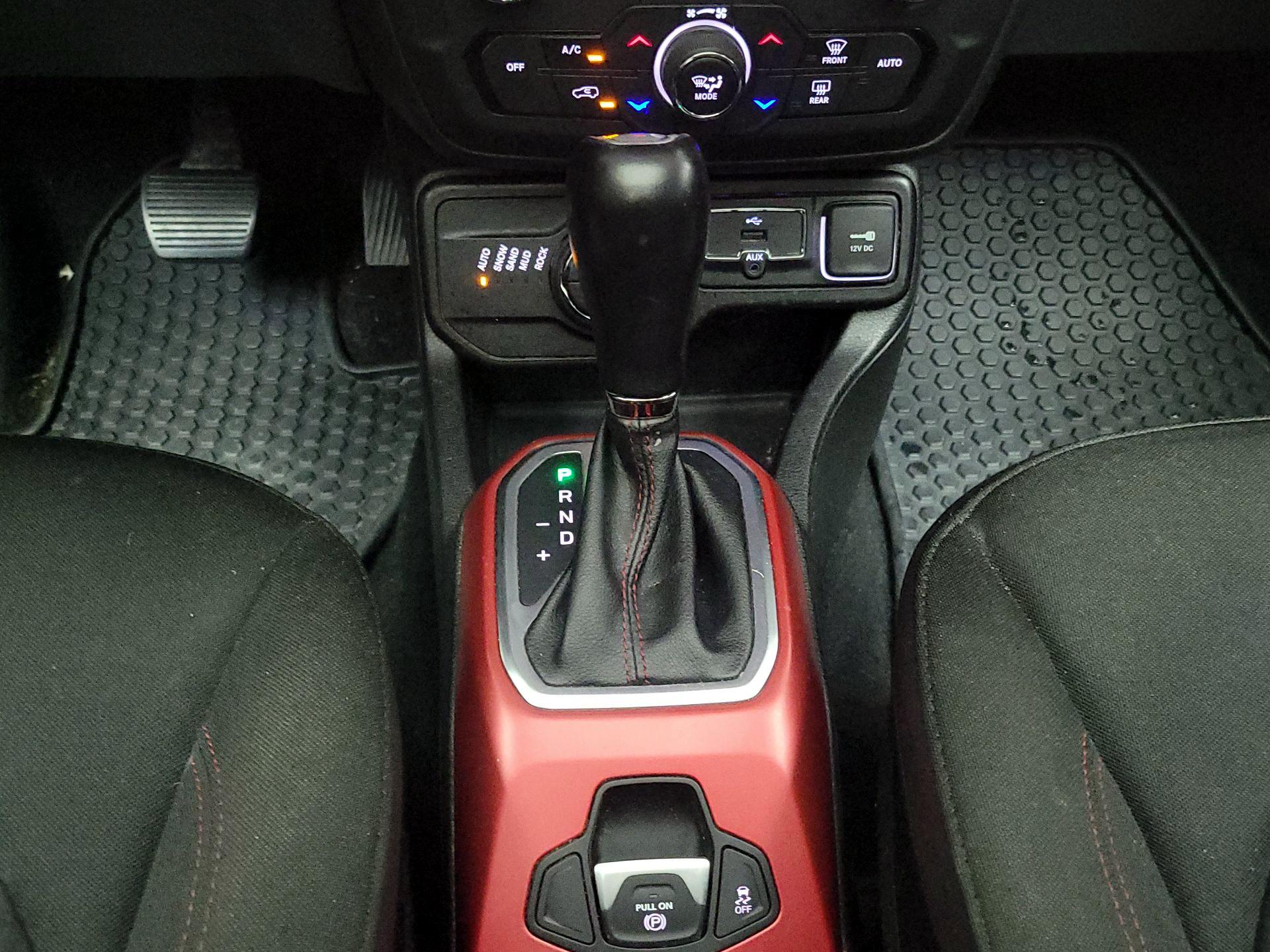 Thumbnail: 2018 Jeep Renegade - 17