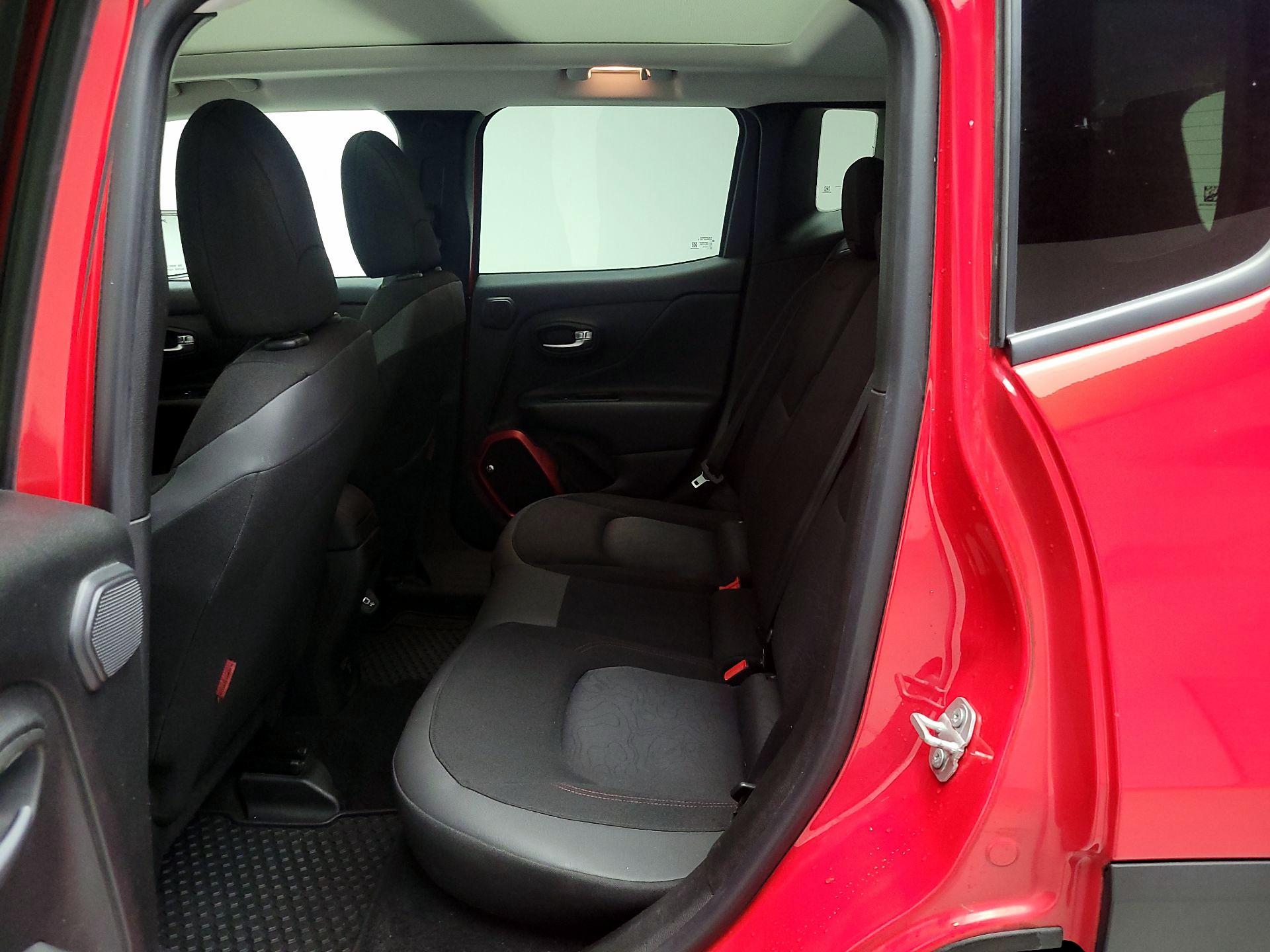 Thumbnail: 2018 Jeep Renegade - 20
