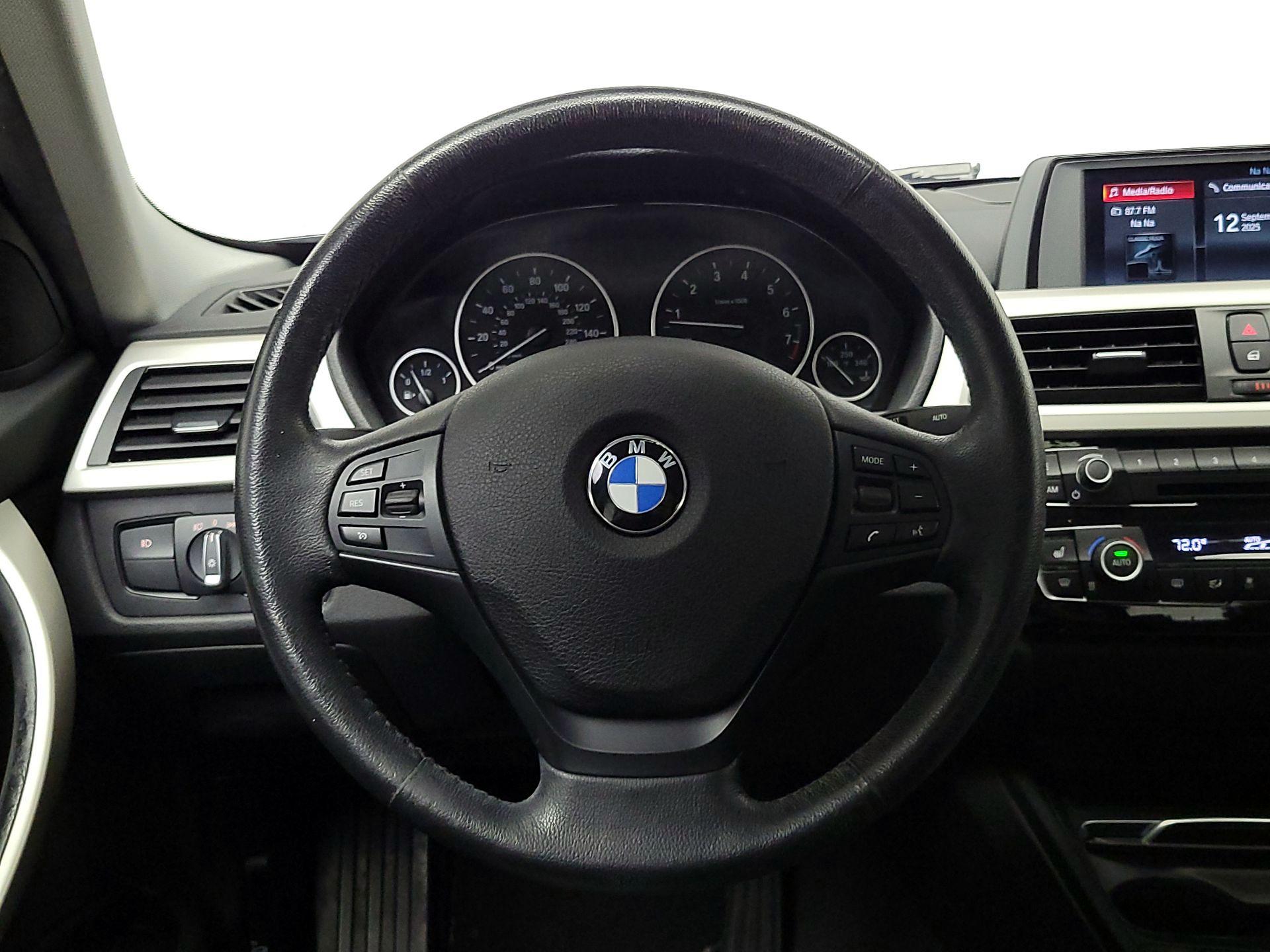 Thumbnail: 2018 BMW 3 Series - 10