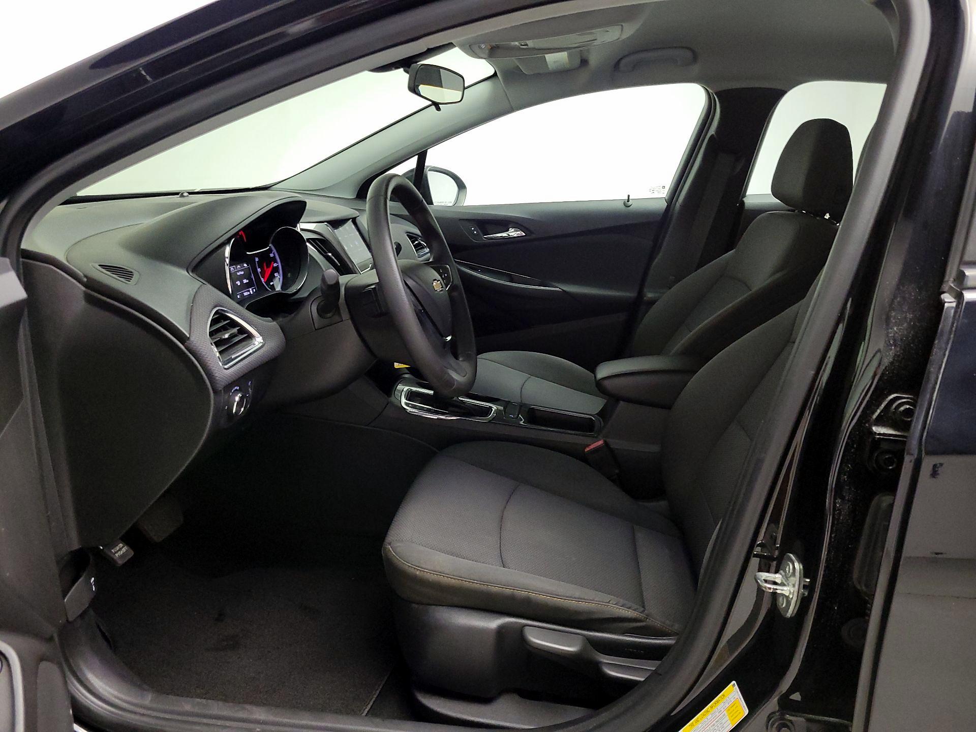 Thumbnail: 2019 Chevrolet Cruze - 11