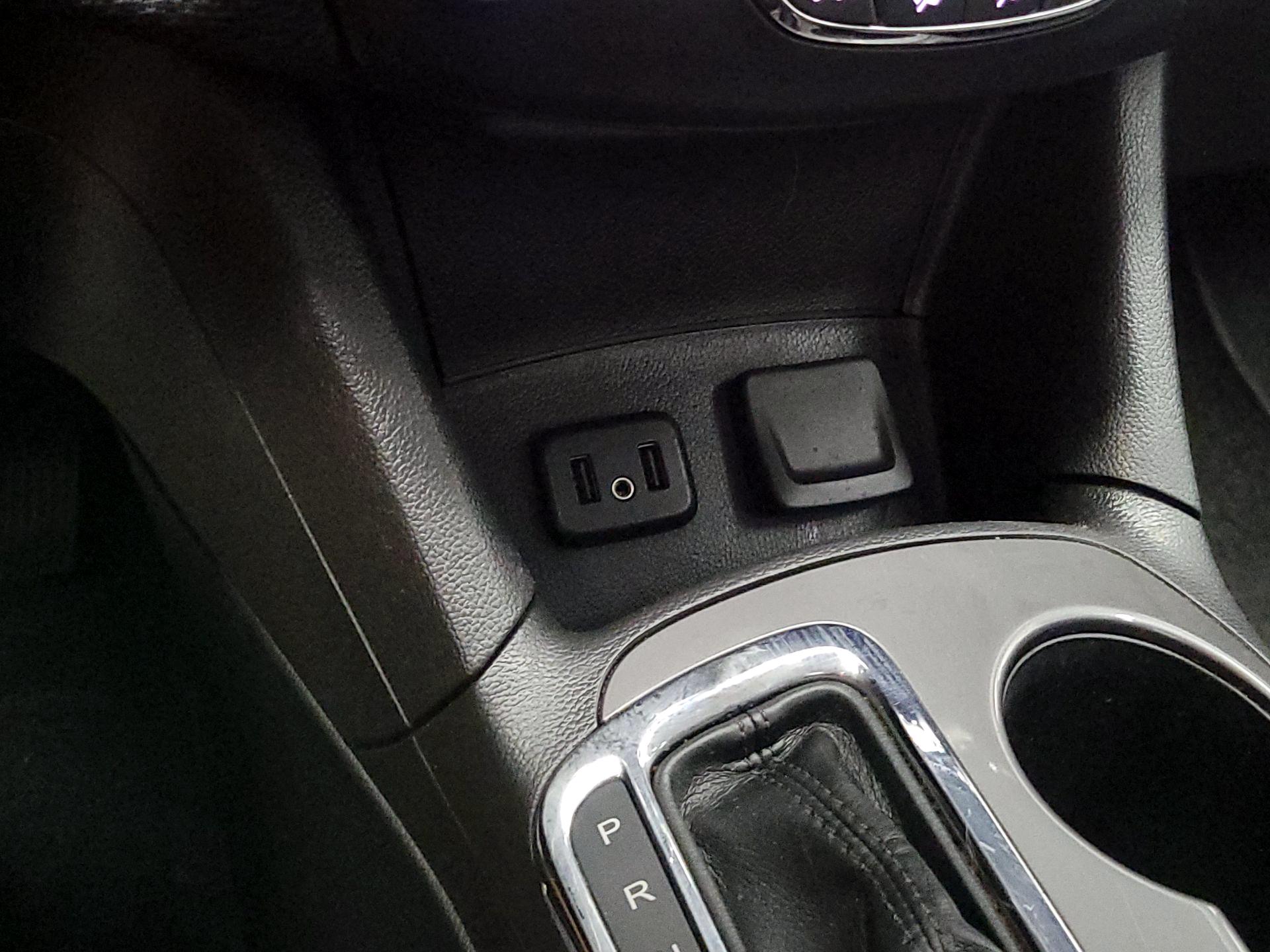 Thumbnail: 2019 Chevrolet Cruze - 18