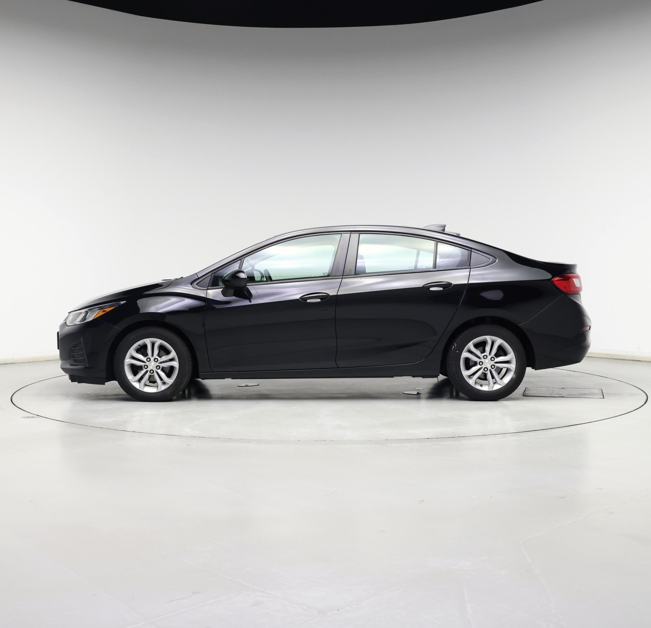 Thumbnail: 2019 Chevrolet Cruze - 3
