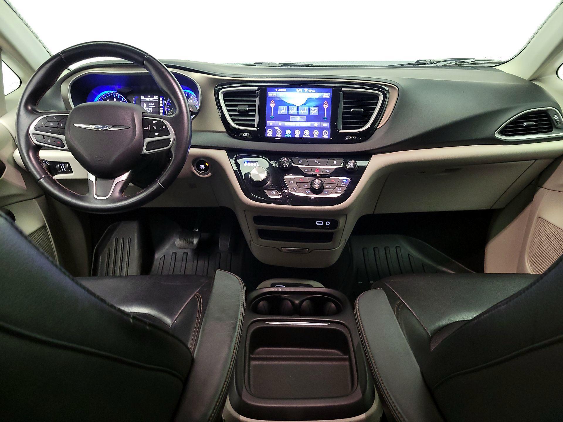 Thumbnail: 2018 Chrysler Pacifica - 9