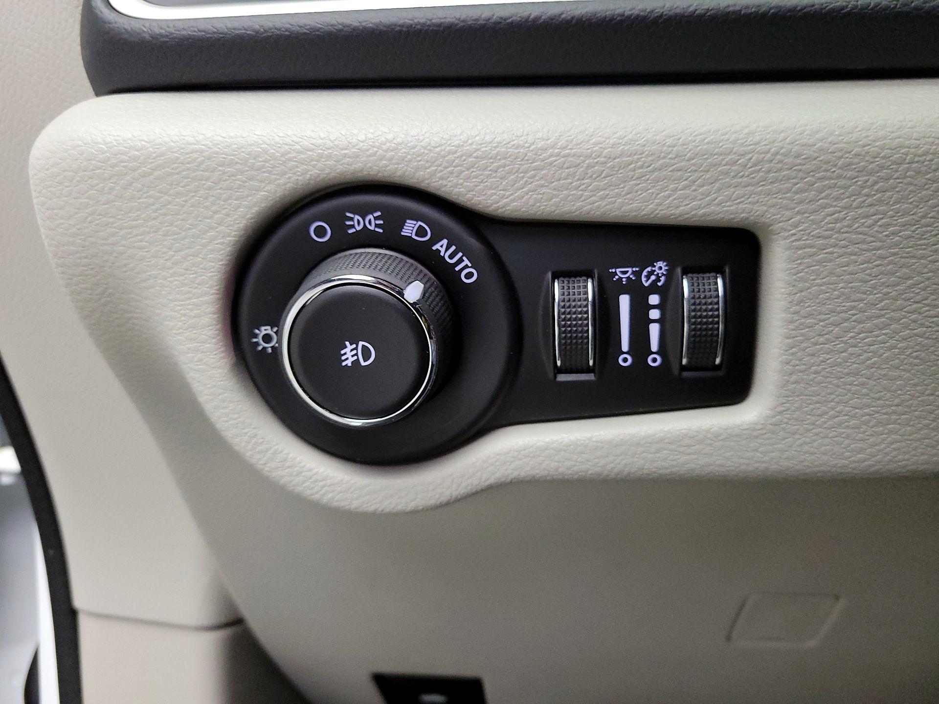 Thumbnail: 2018 Chrysler Pacifica - 13