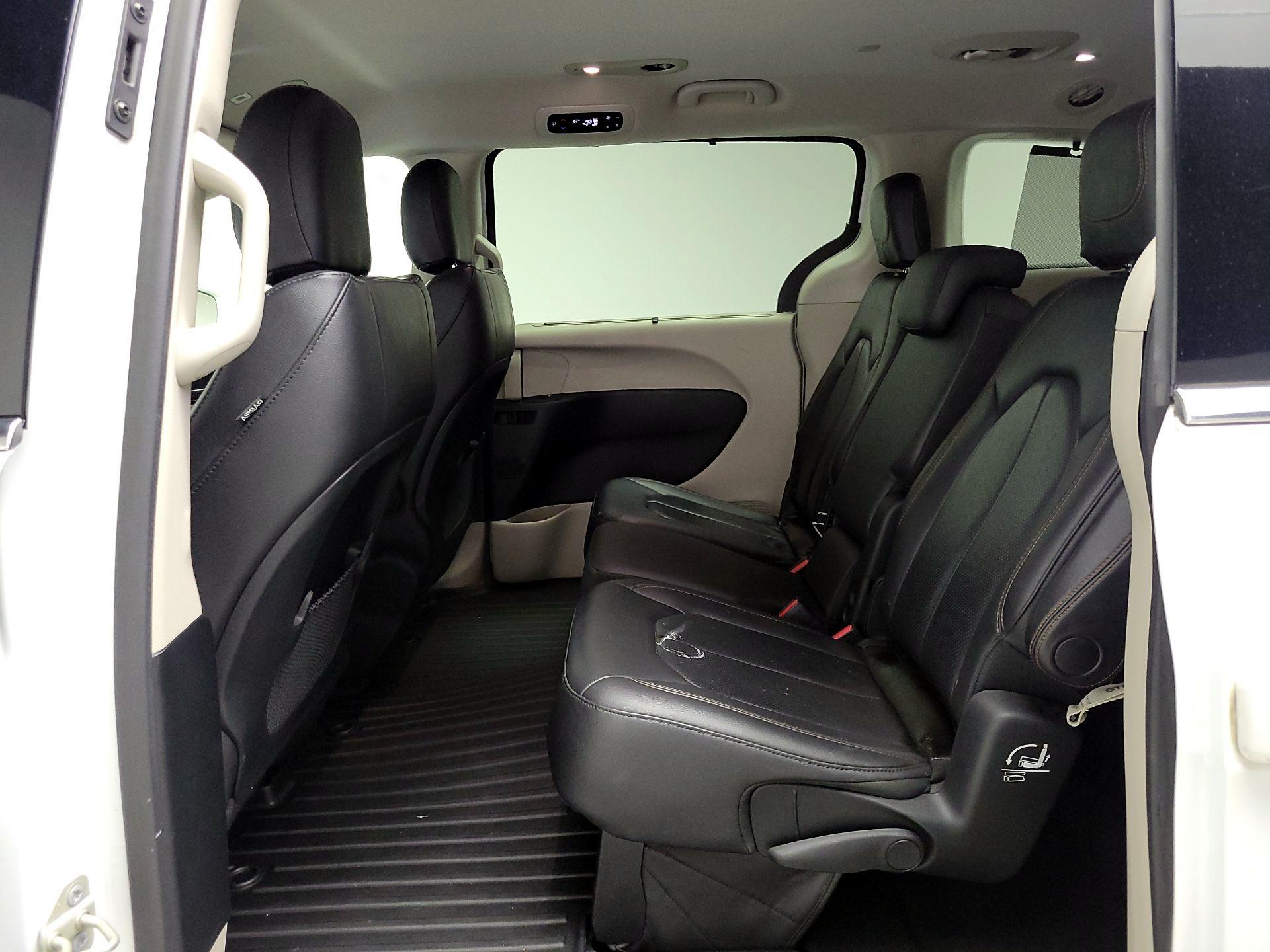 Thumbnail: 2018 Chrysler Pacifica - 20