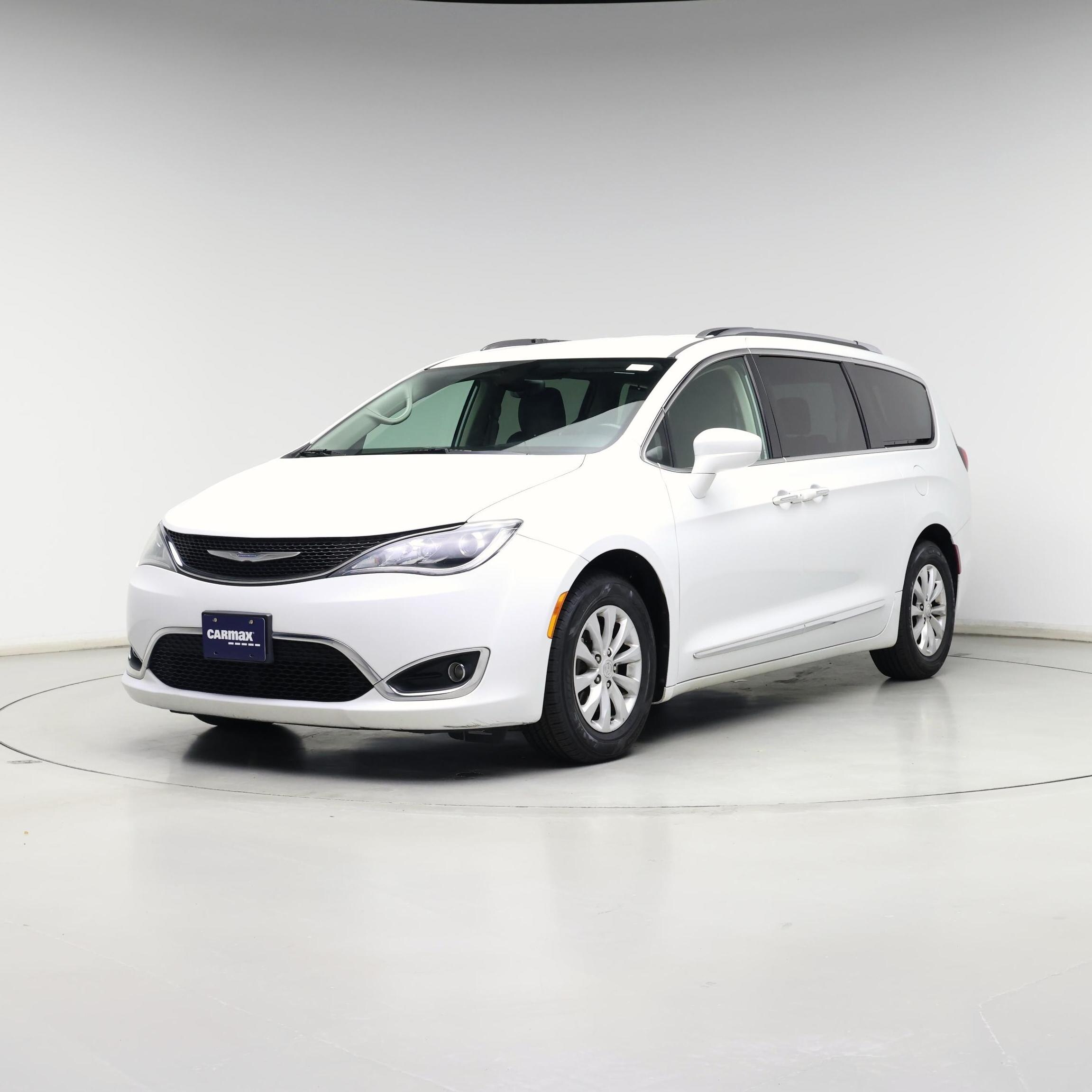 Thumbnail: 2018 Chrysler Pacifica - 4