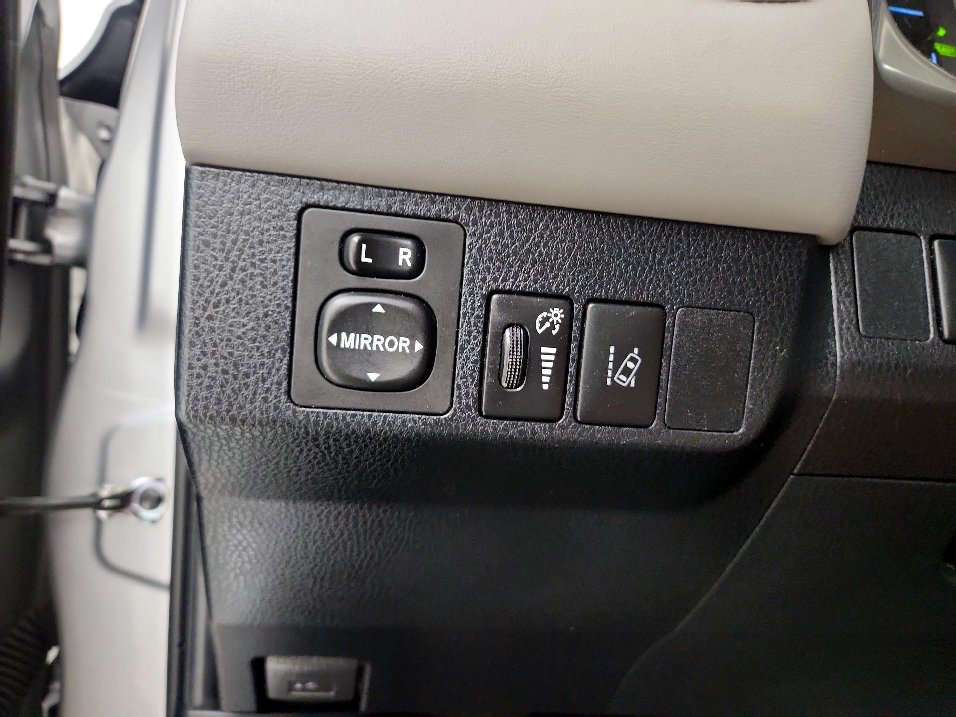 Thumbnail: 2018 Toyota RAV4 - 13