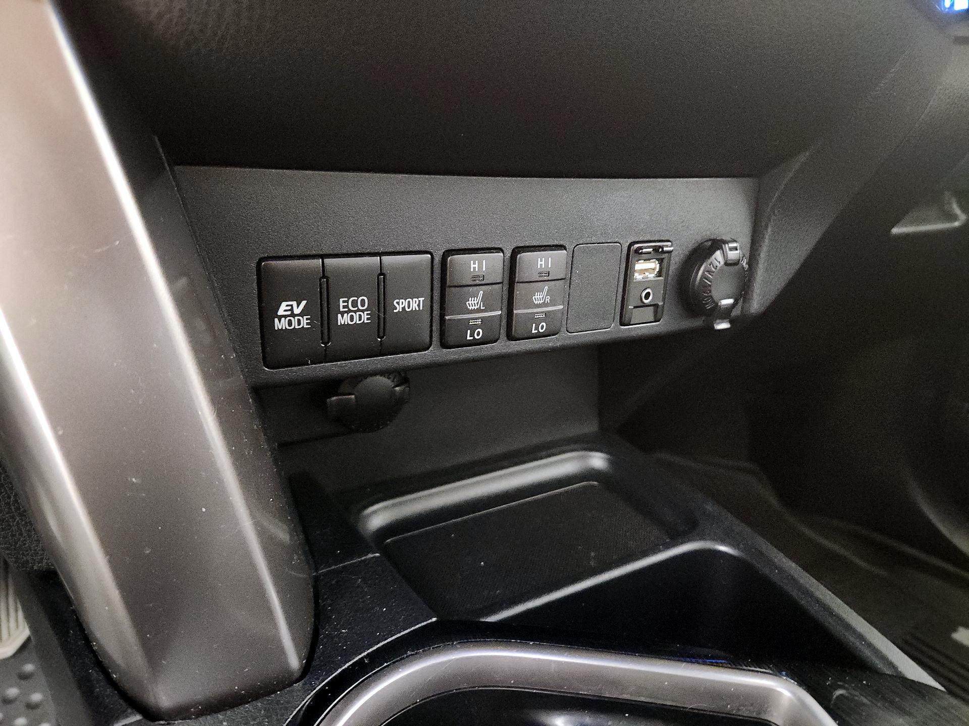 Thumbnail: 2018 Toyota RAV4 - 18