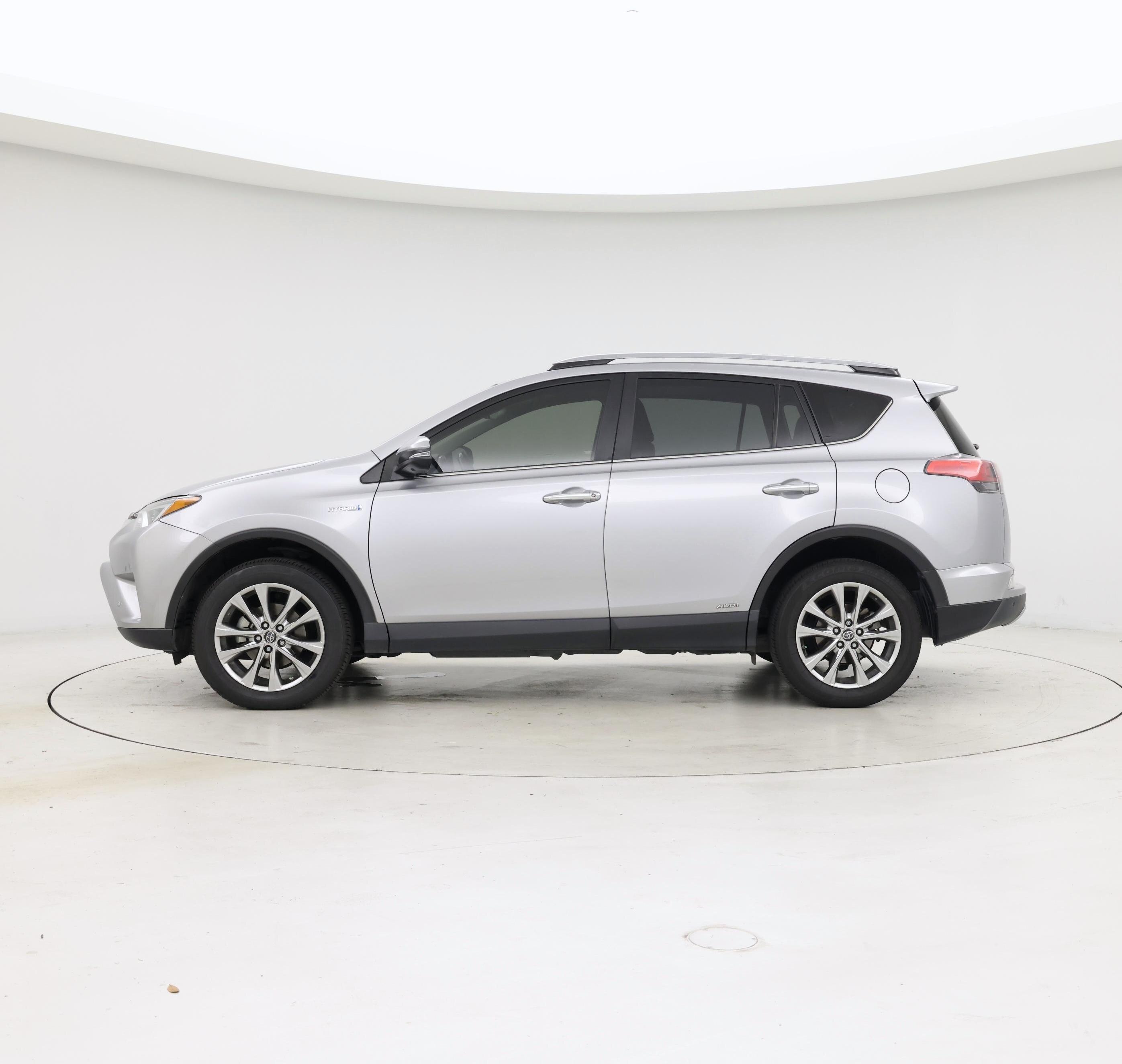 Thumbnail: 2018 Toyota RAV4 - 3
