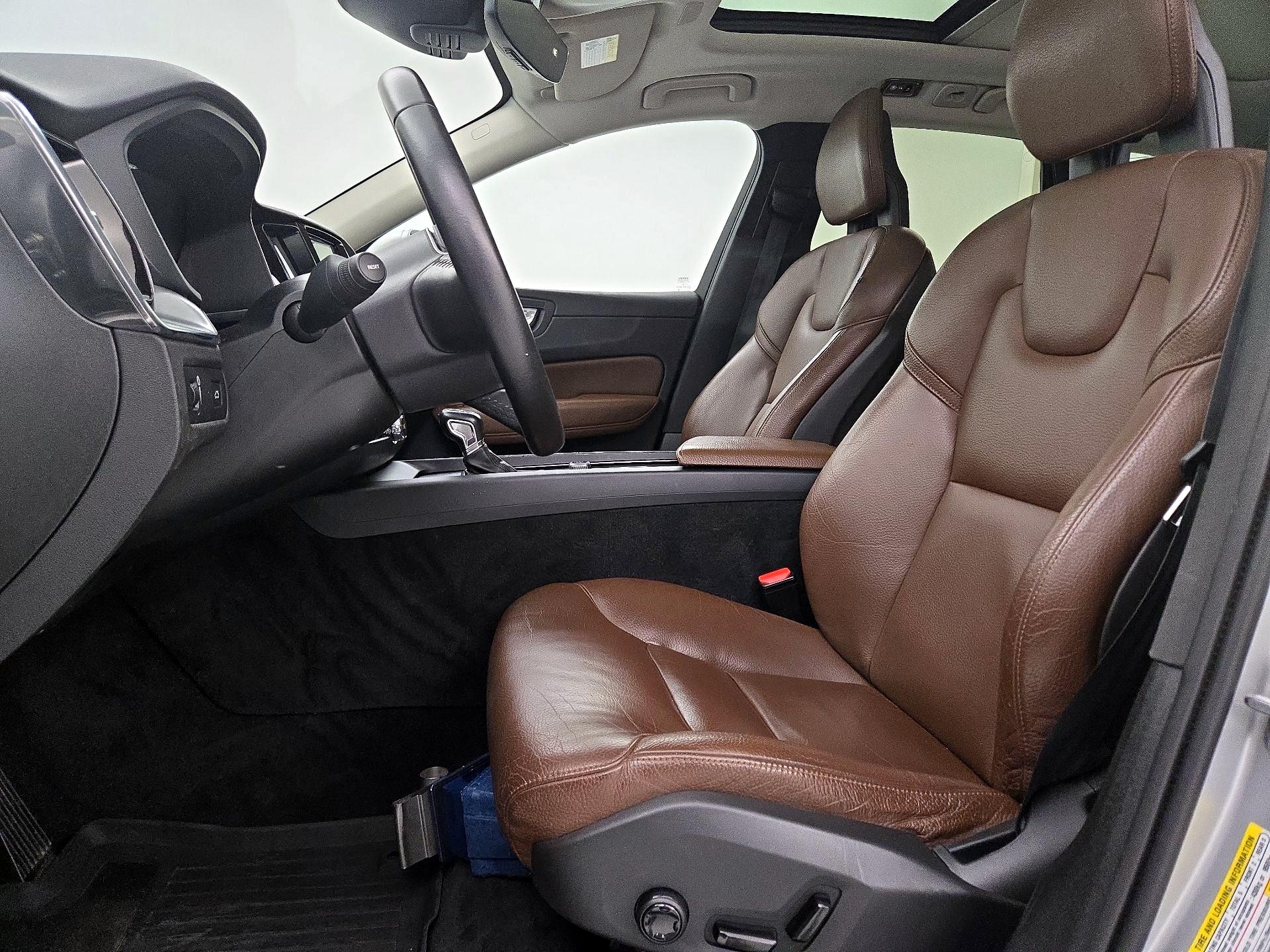 Thumbnail: 2018 Volvo XC60 - 11