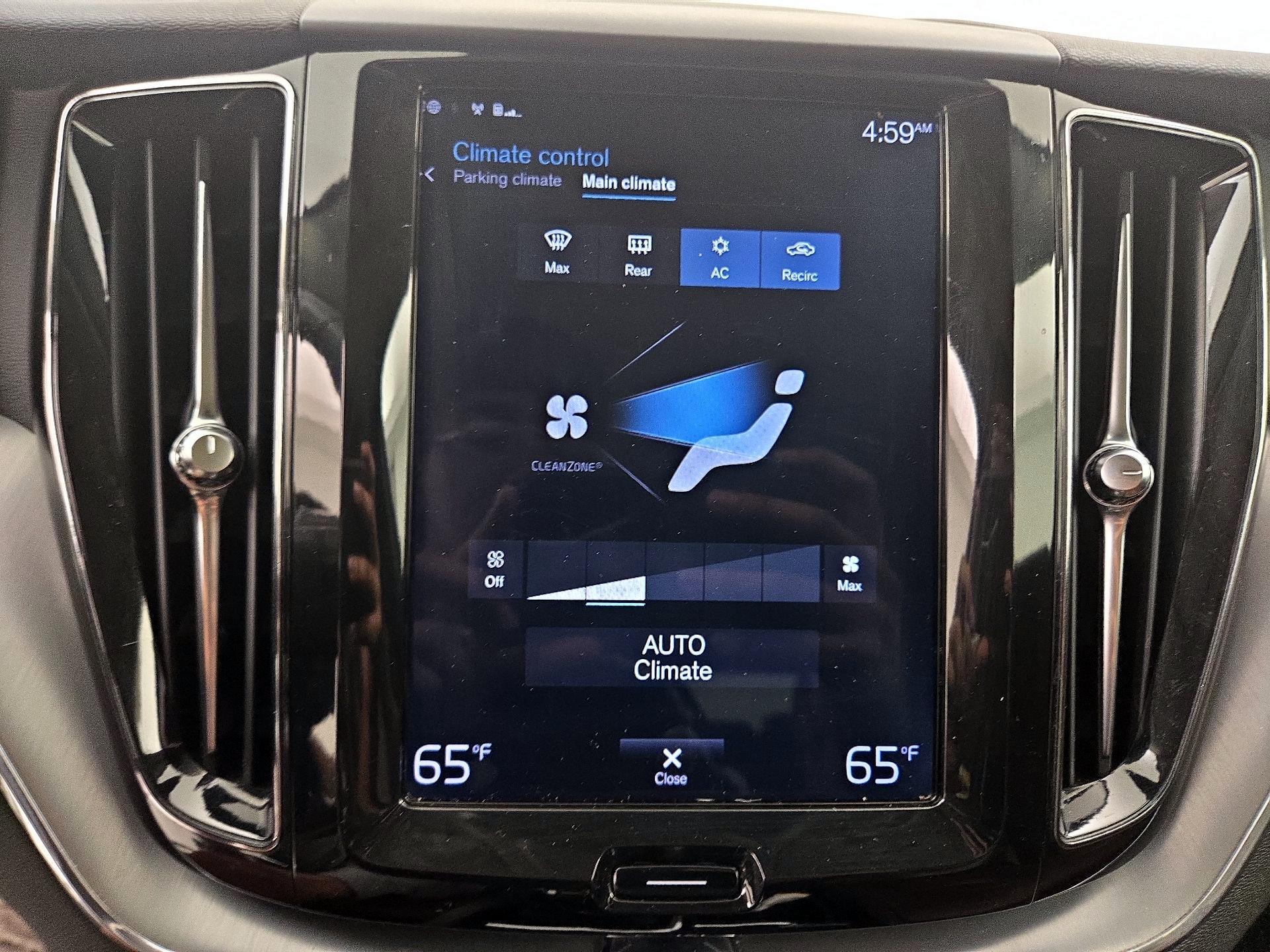 Thumbnail: 2018 Volvo XC60 - 16