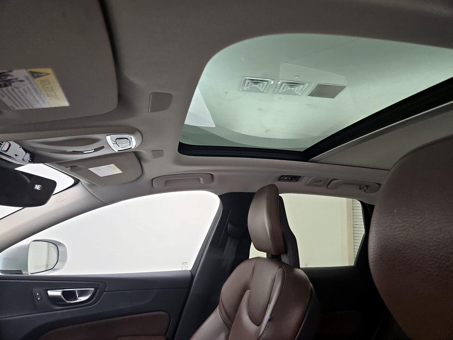 Thumbnail: 2018 Volvo XC60 - 19