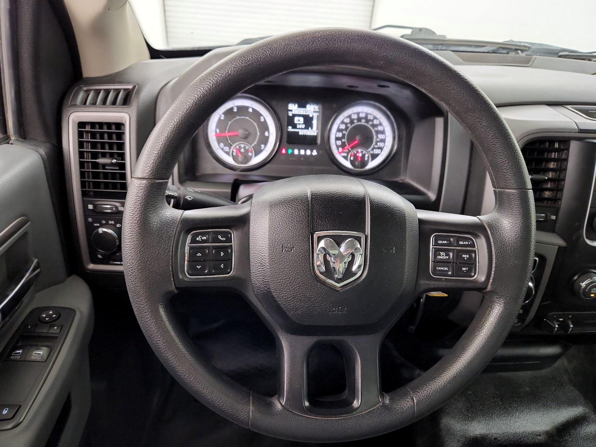 Thumbnail: 2020 RAM 1500 Classic - 10