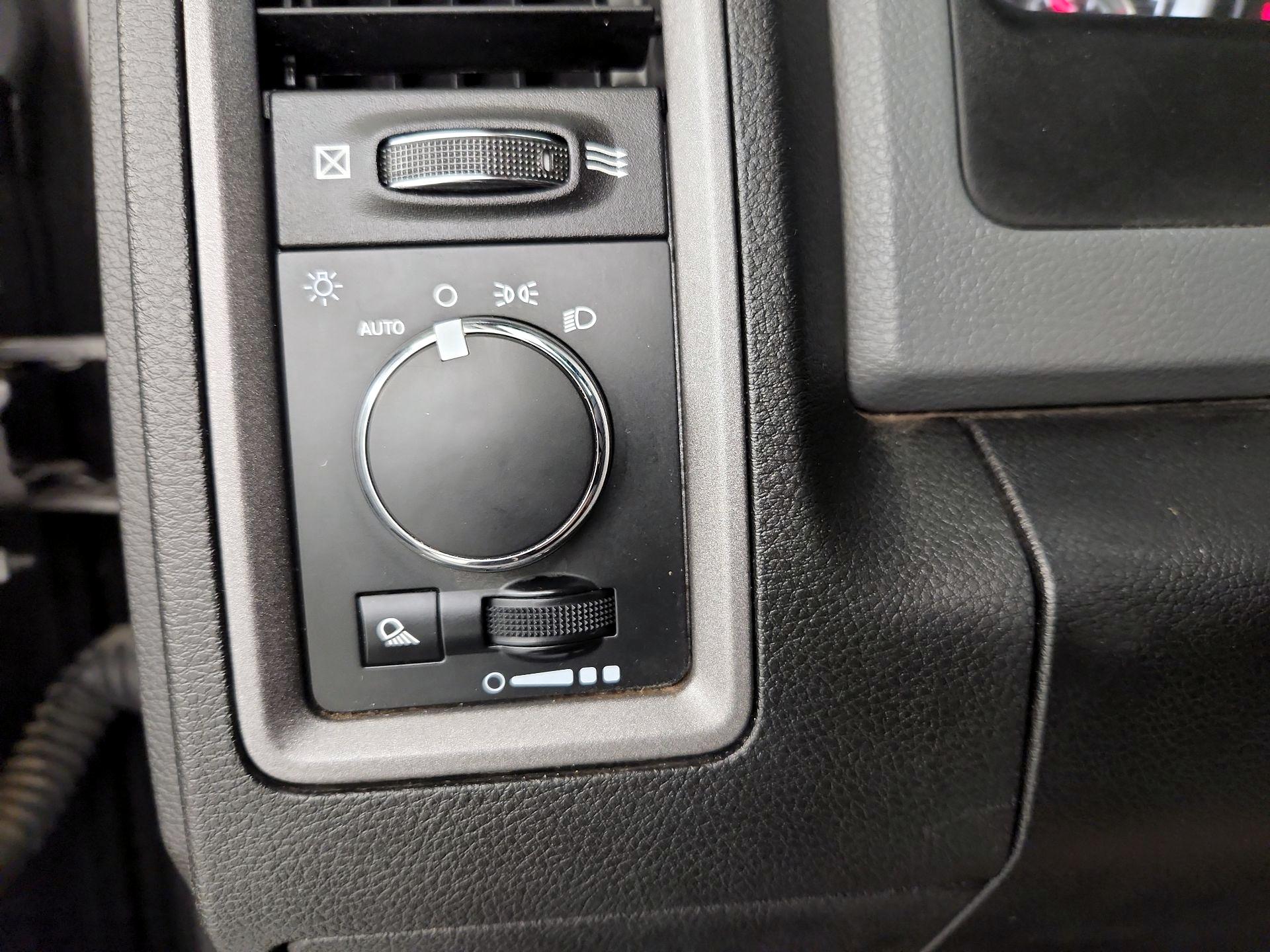 Thumbnail: 2020 RAM 1500 Classic - 13
