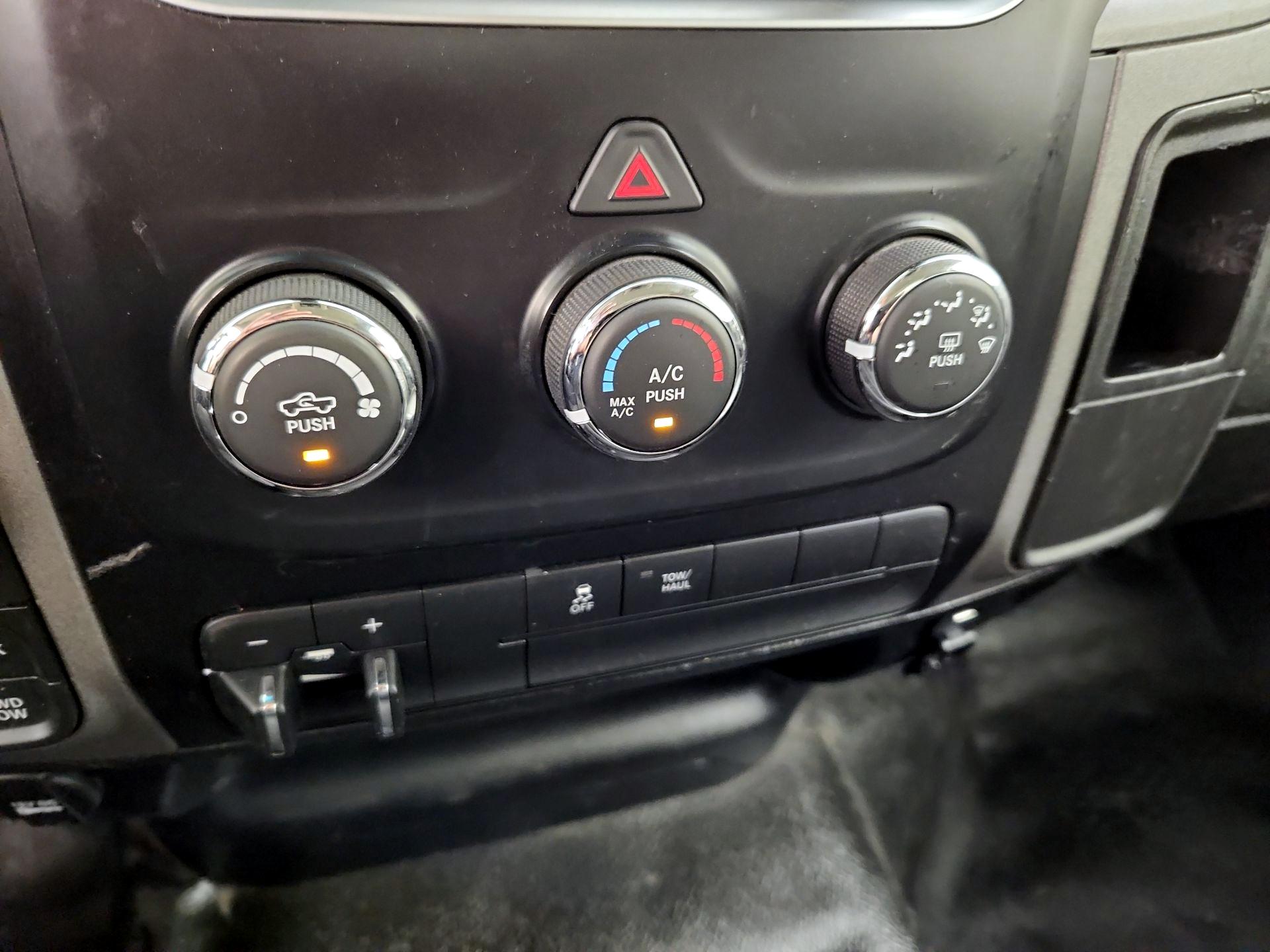 Thumbnail: 2020 RAM 1500 Classic - 15