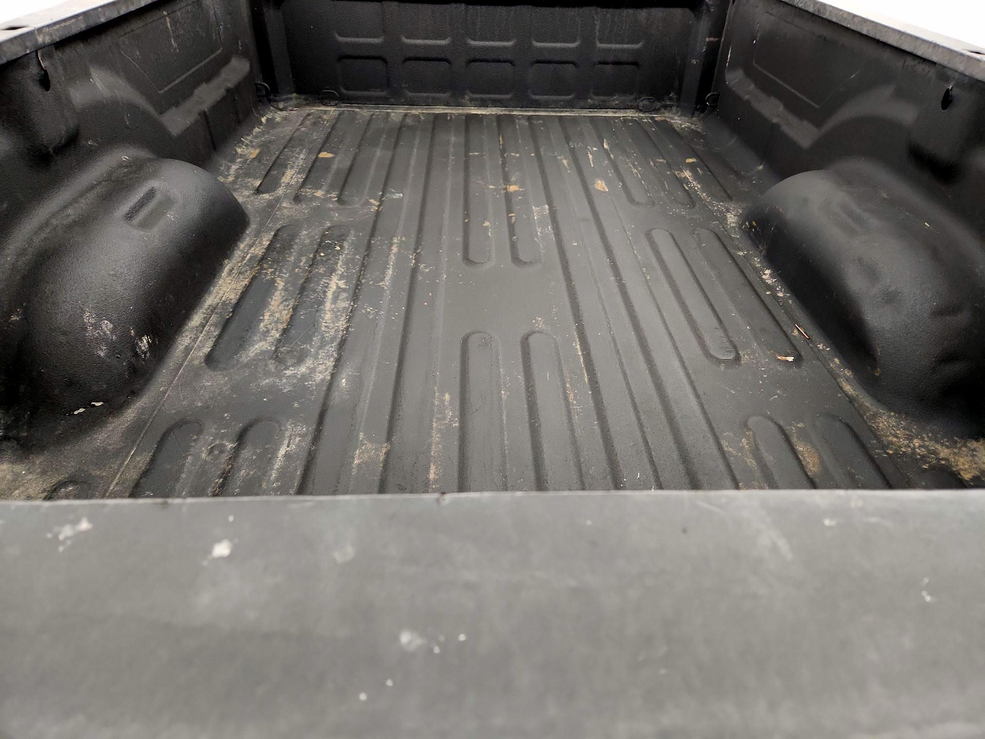 Thumbnail: 2020 RAM 1500 Classic - 18