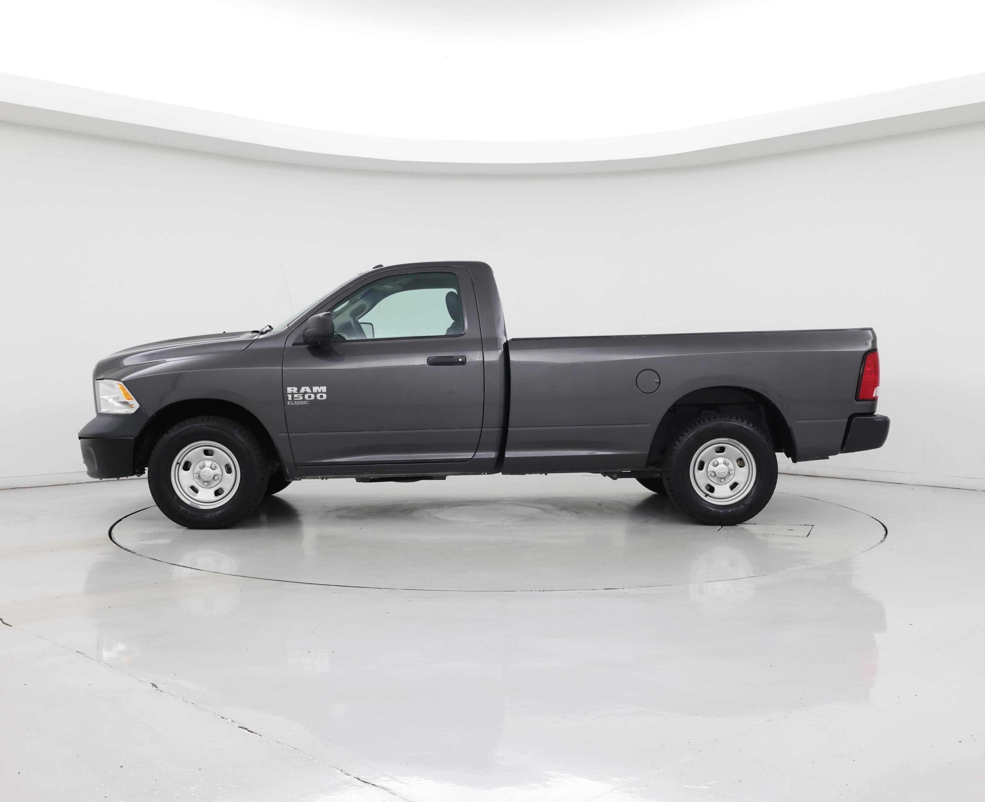 Thumbnail: 2020 RAM 1500 Classic - 3