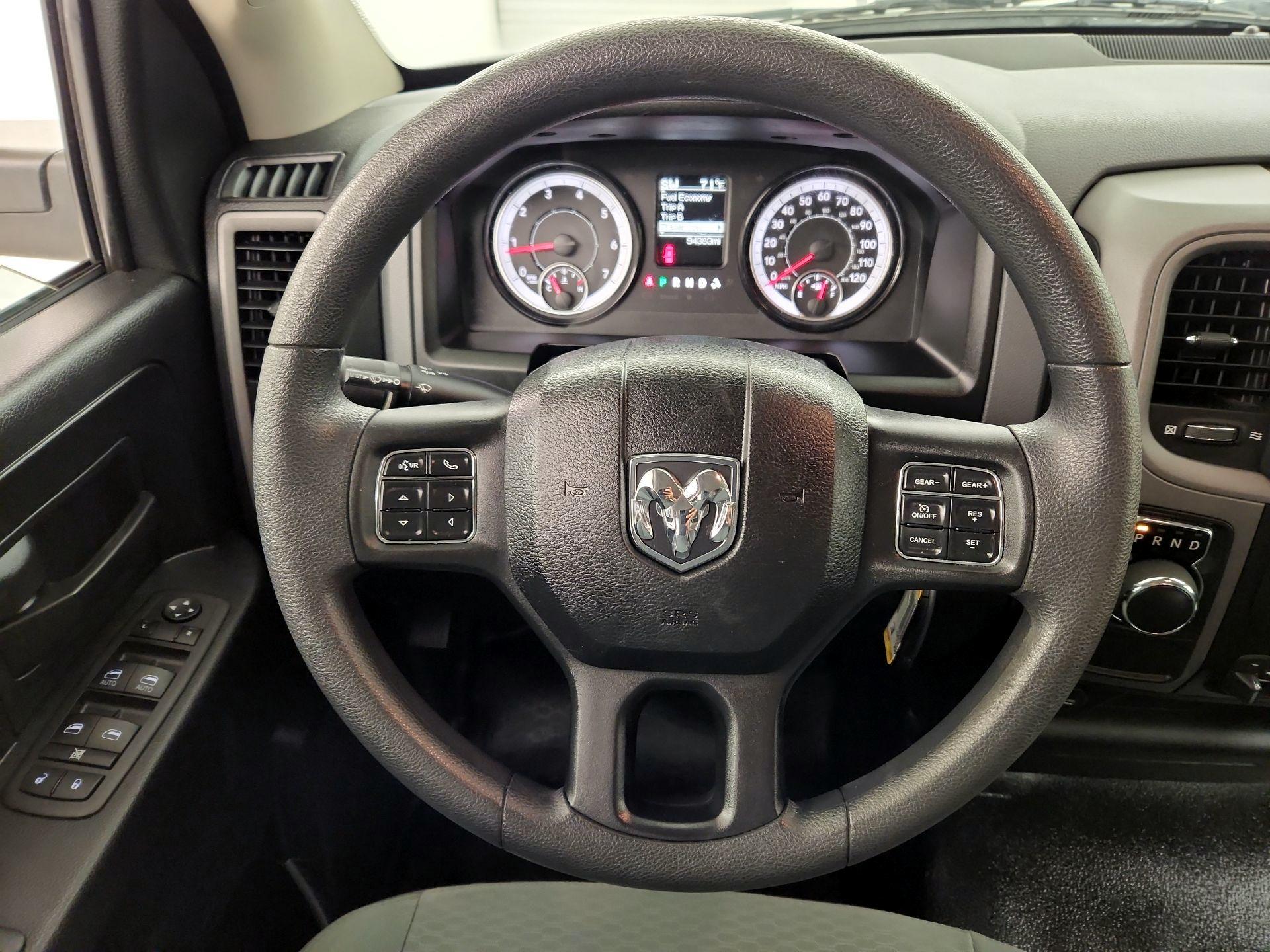 Thumbnail: 2020 RAM 1500 Classic - 10