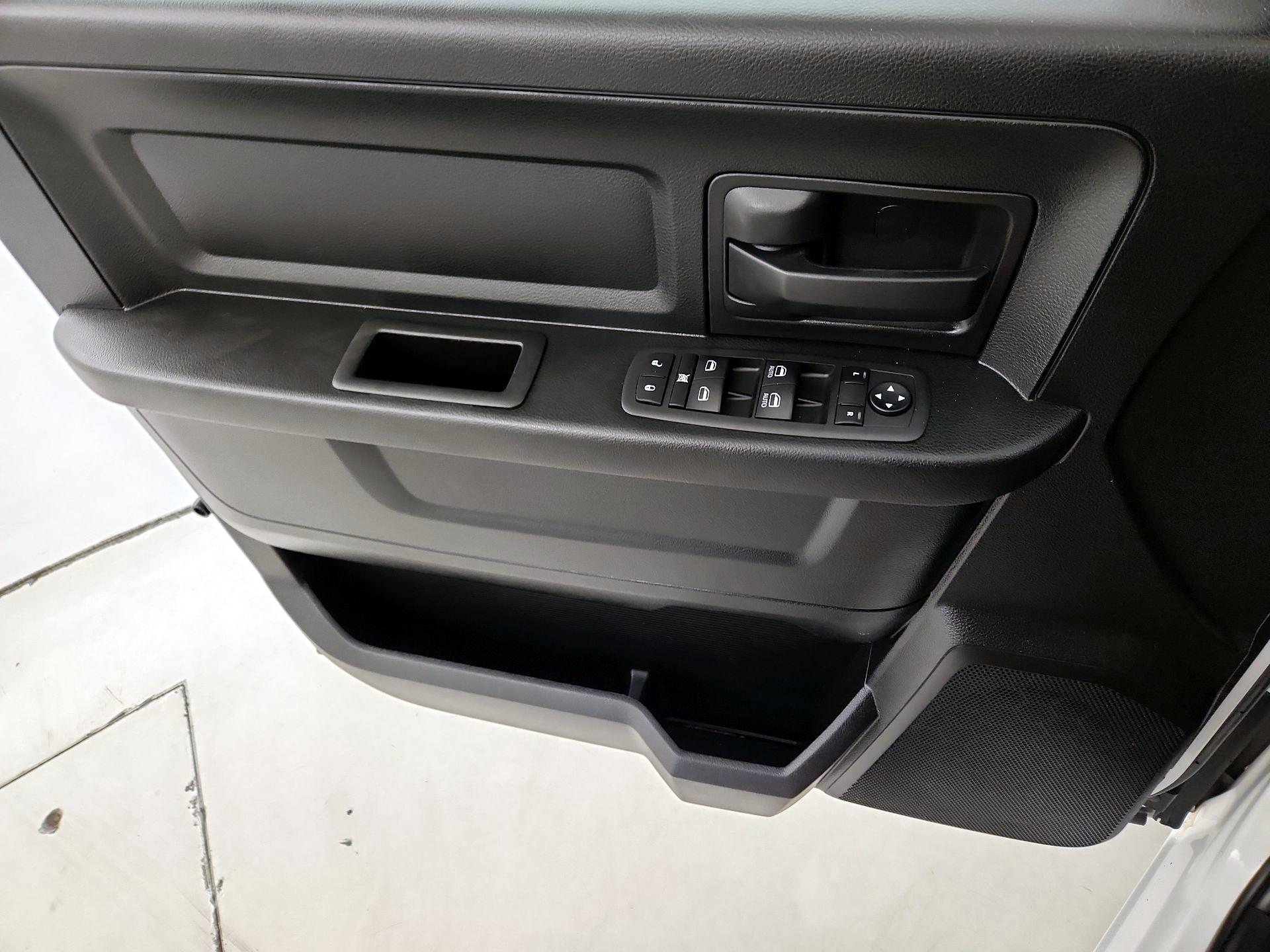 Thumbnail: 2020 RAM 1500 Classic - 12
