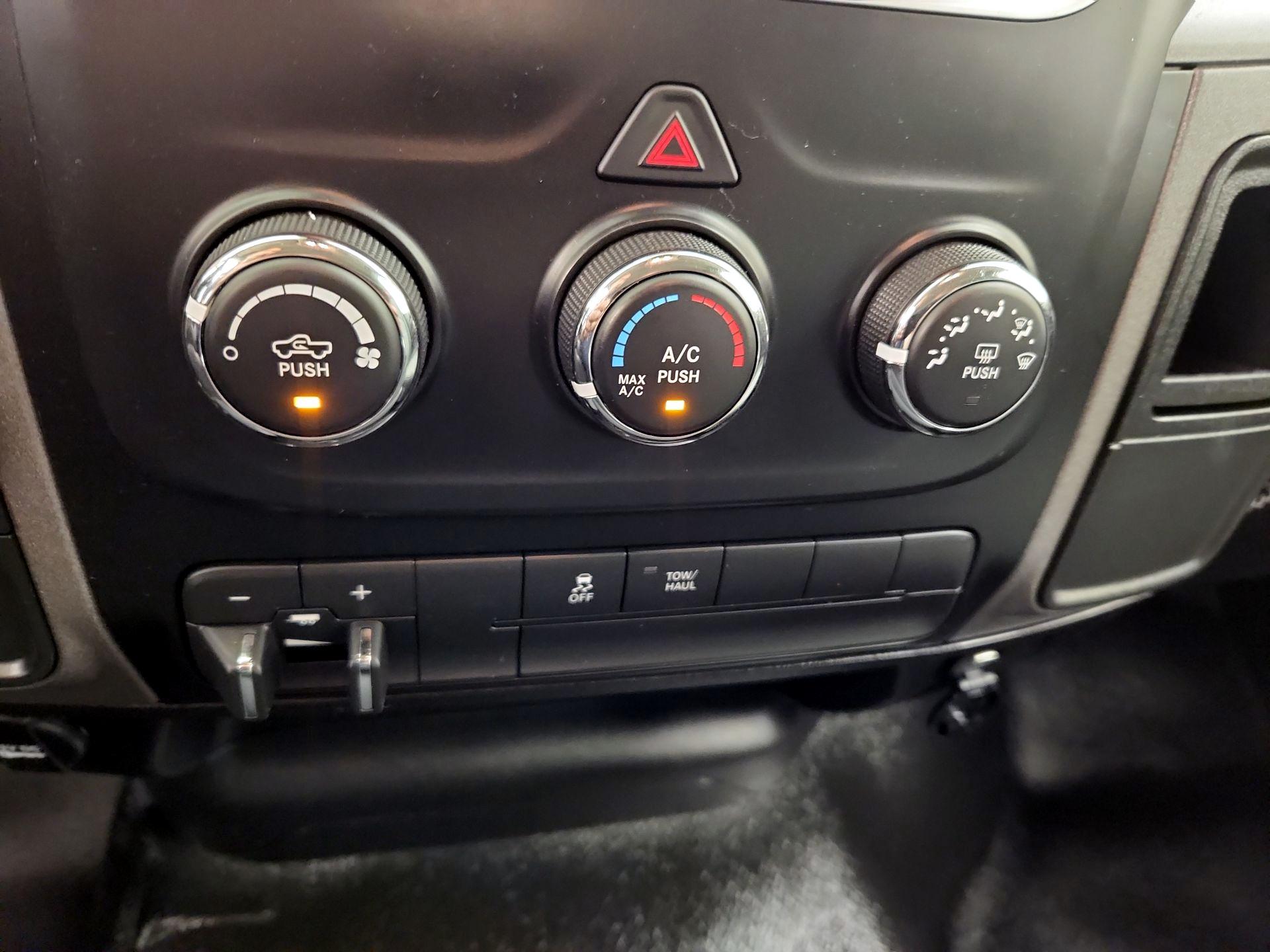 Thumbnail: 2020 RAM 1500 Classic - 16