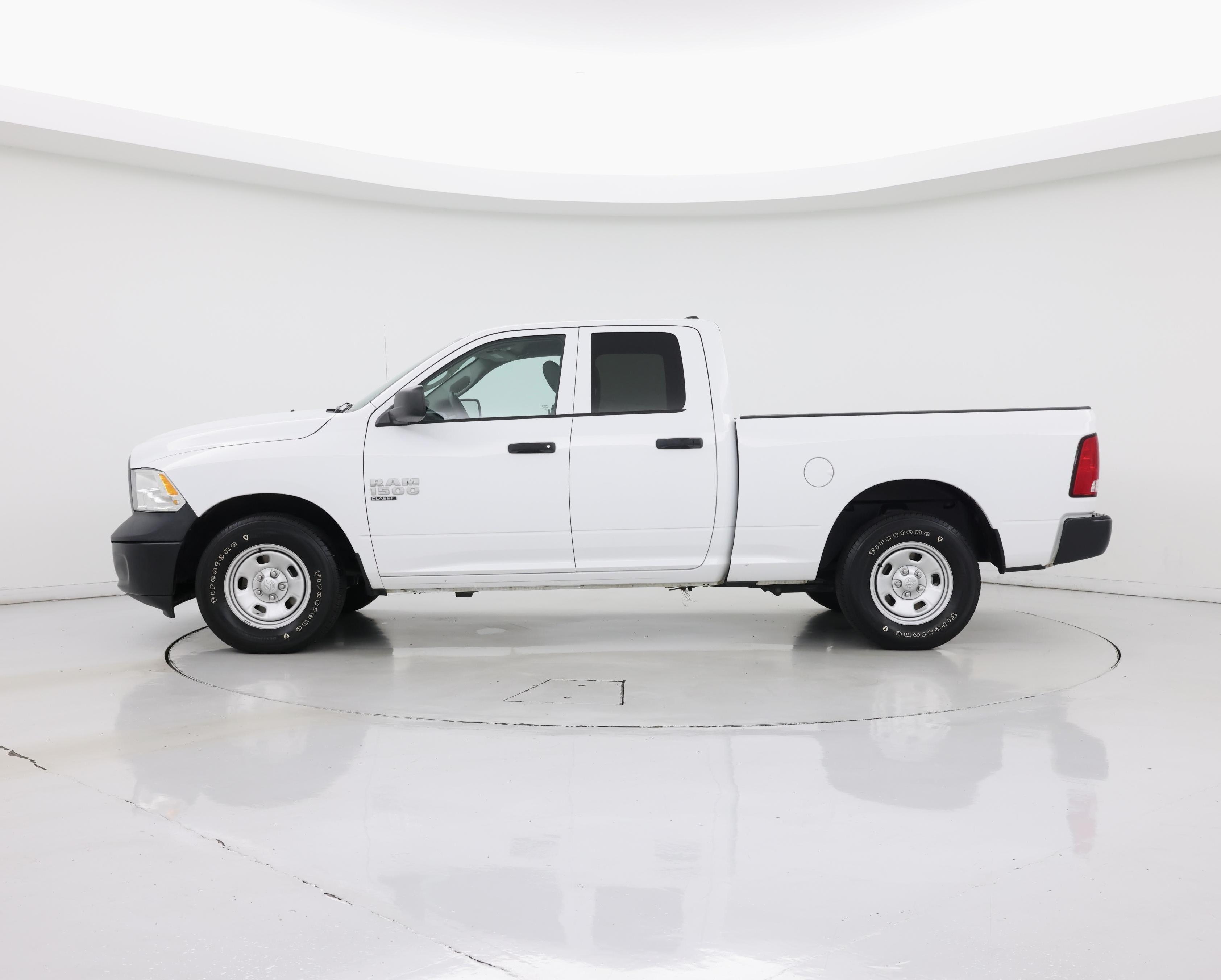 Thumbnail: 2020 RAM 1500 Classic - 3