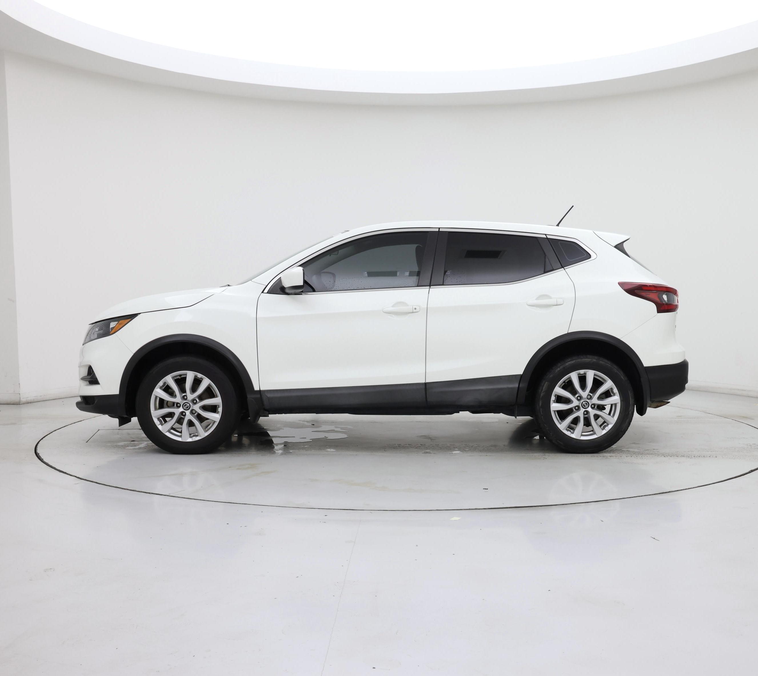 Thumbnail: 2020 Nissan Rogue Sport - 3