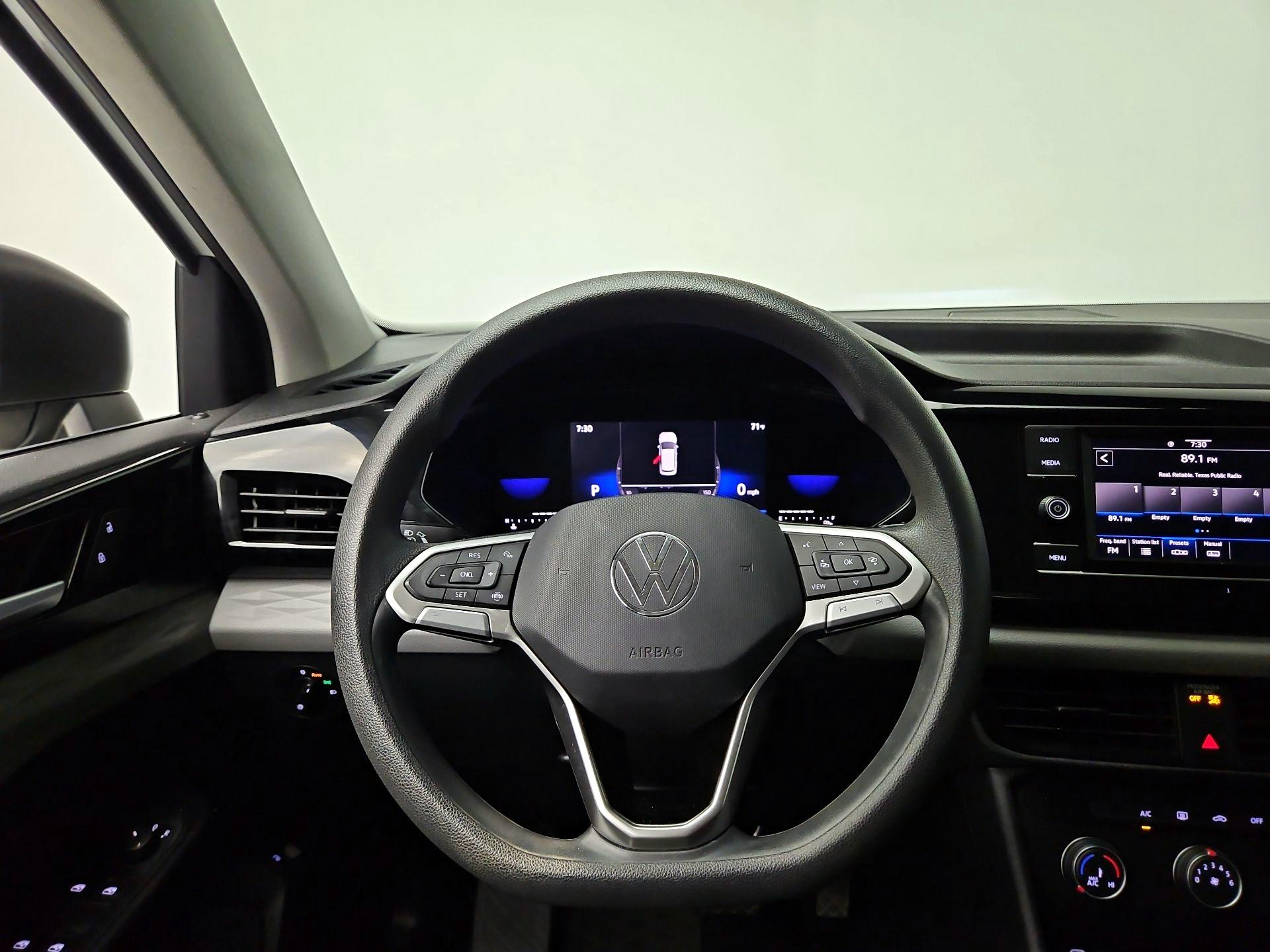 Thumbnail: 2022 Volkswagen Taos - 10