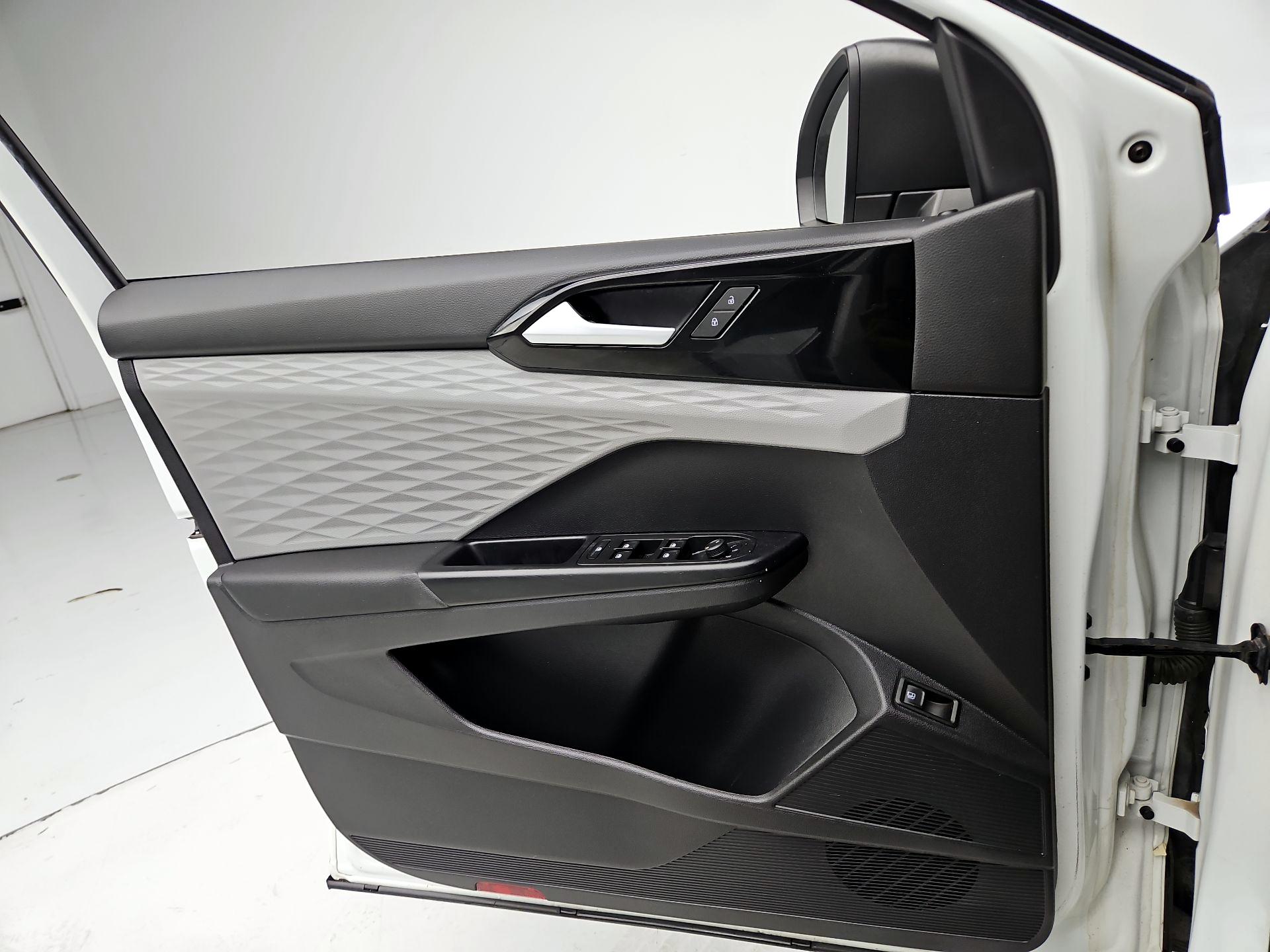 Thumbnail: 2022 Volkswagen Taos - 12