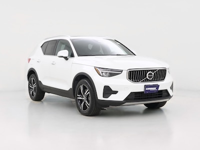 White 2025 Volvo XC40 B5 Core Bright Theme