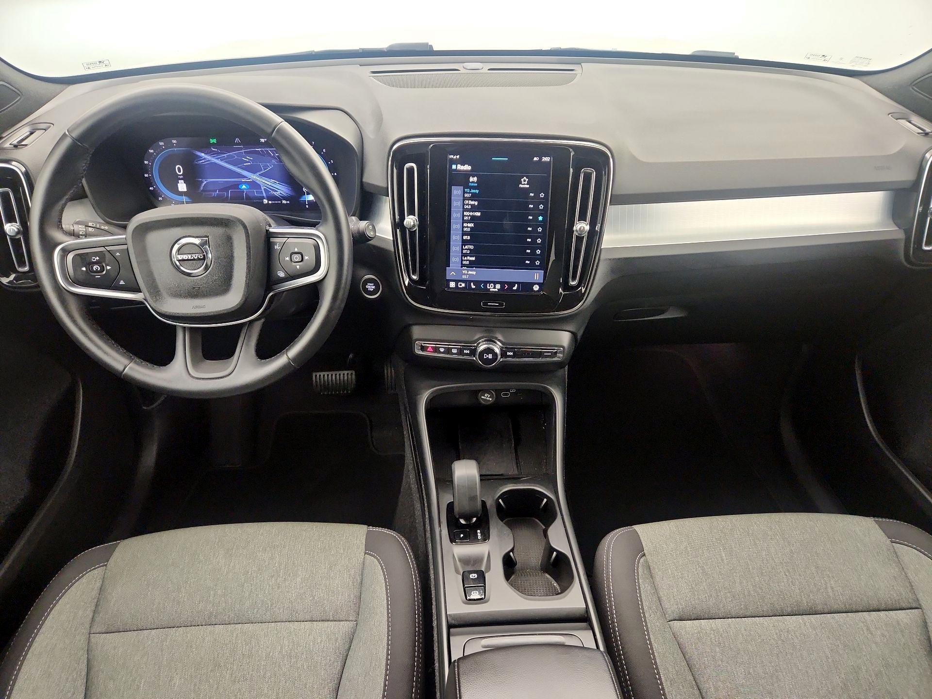 Thumbnail: 2025 Volvo XC40 - 9
