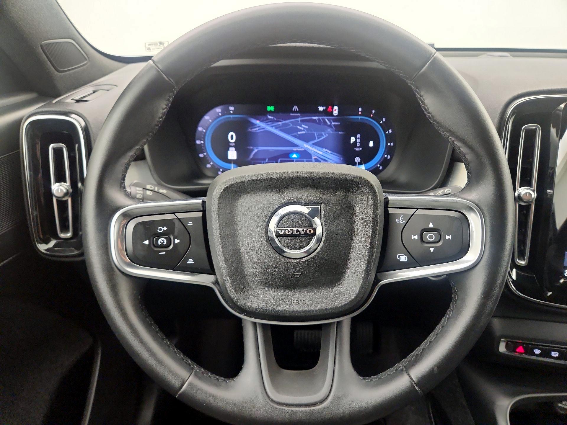 Thumbnail: 2025 Volvo XC40 - 10