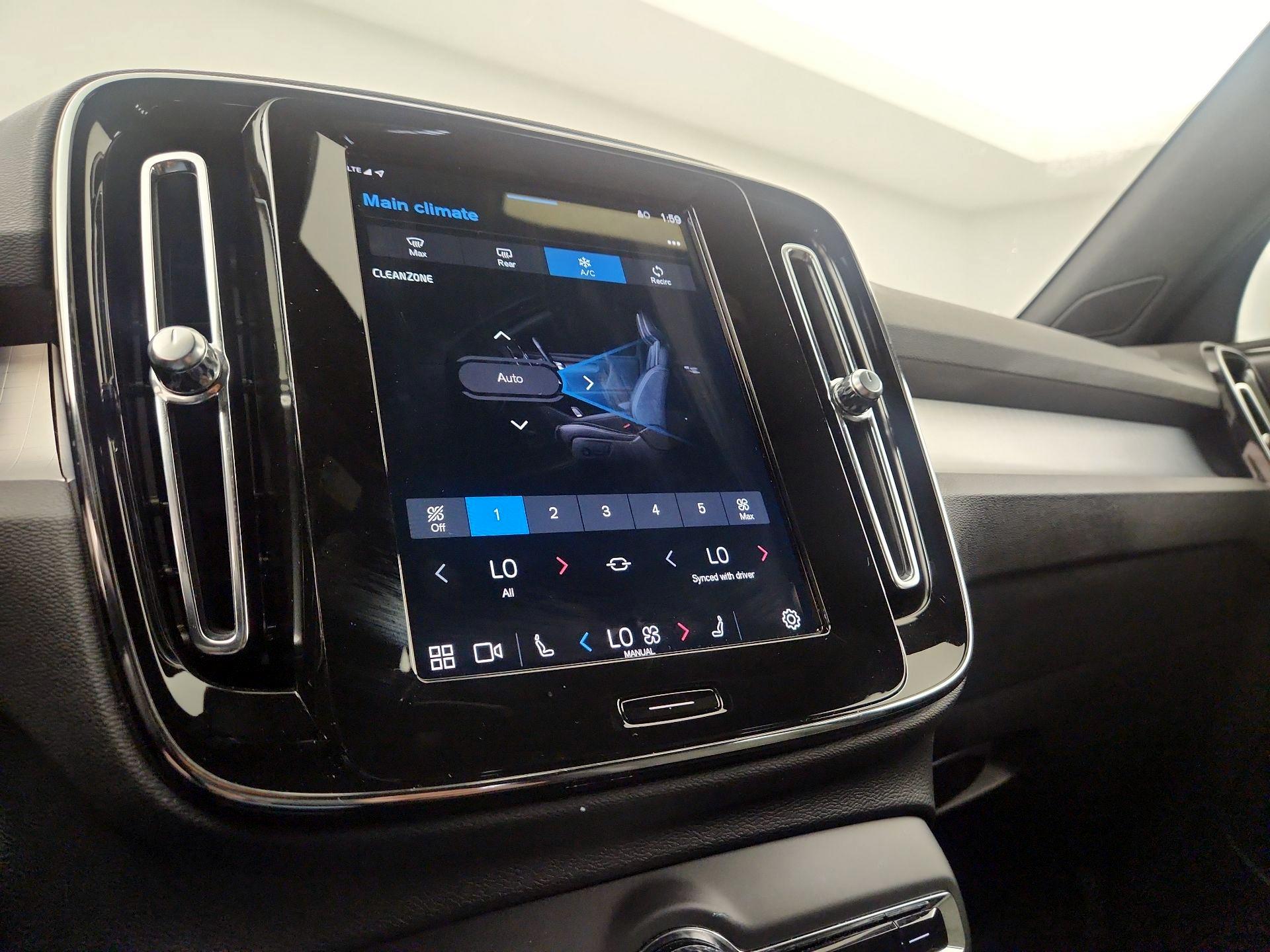 Thumbnail: 2025 Volvo XC40 - 14